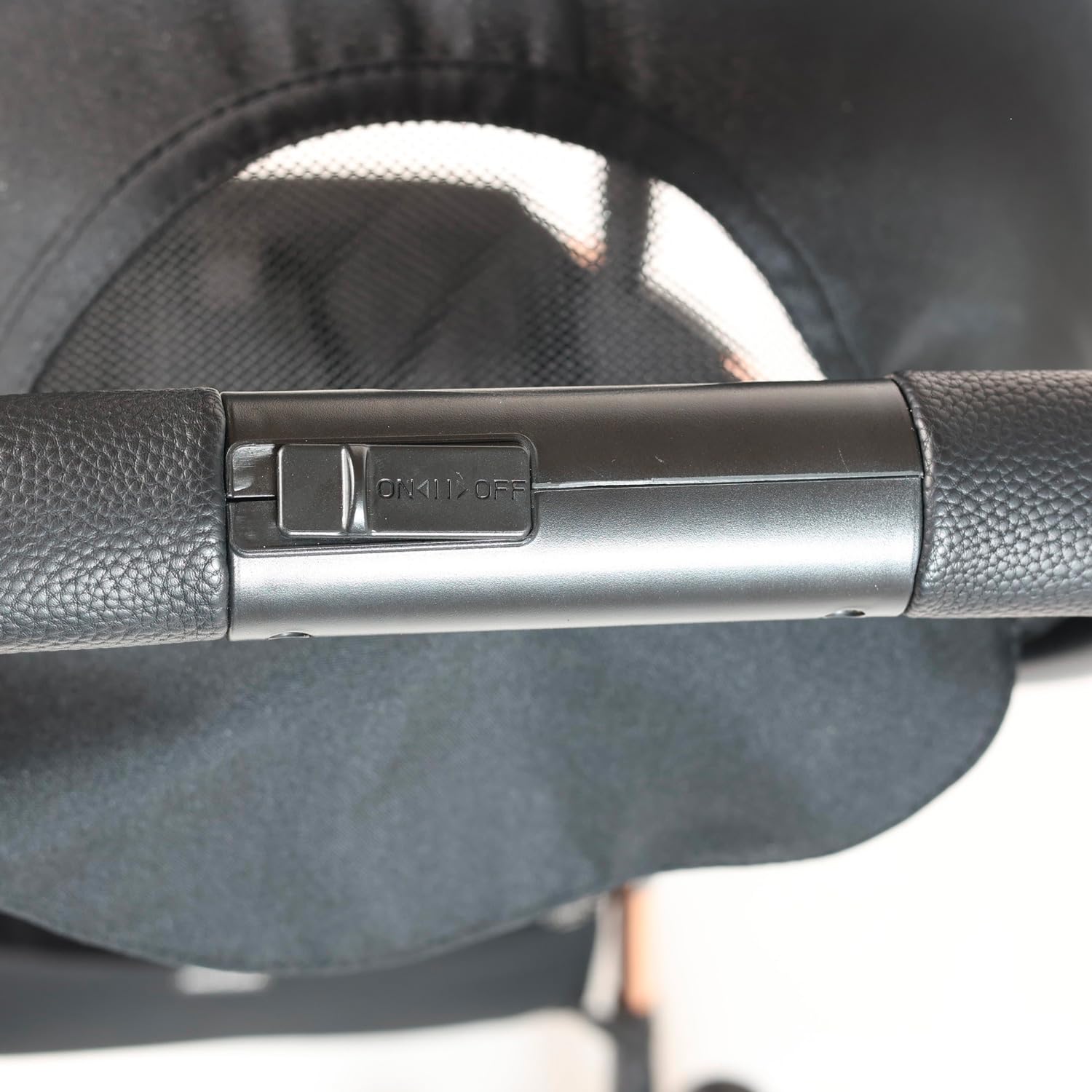 Passeggino G-Moove 0-22 kg. Leggero, Perfetto dalla Nascita - Telaio Rose Gold, Tessuto Nero