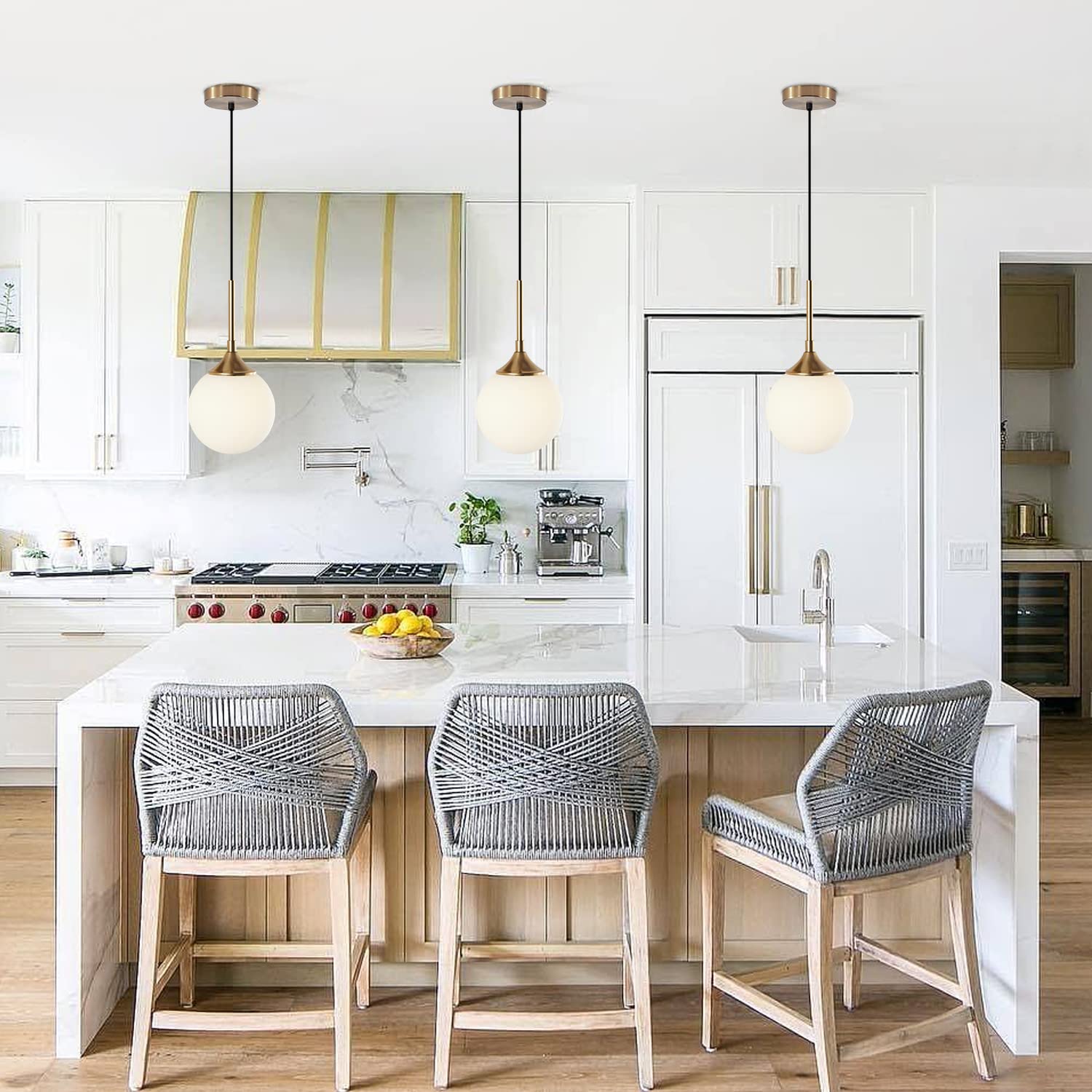 KCO Lighting - Lampadario a sospensione in vetro moderno metà secolo, 1 luce, grande globo dorato, illuminazione a sospensione regolabile in ottone spazzolato (bianco)