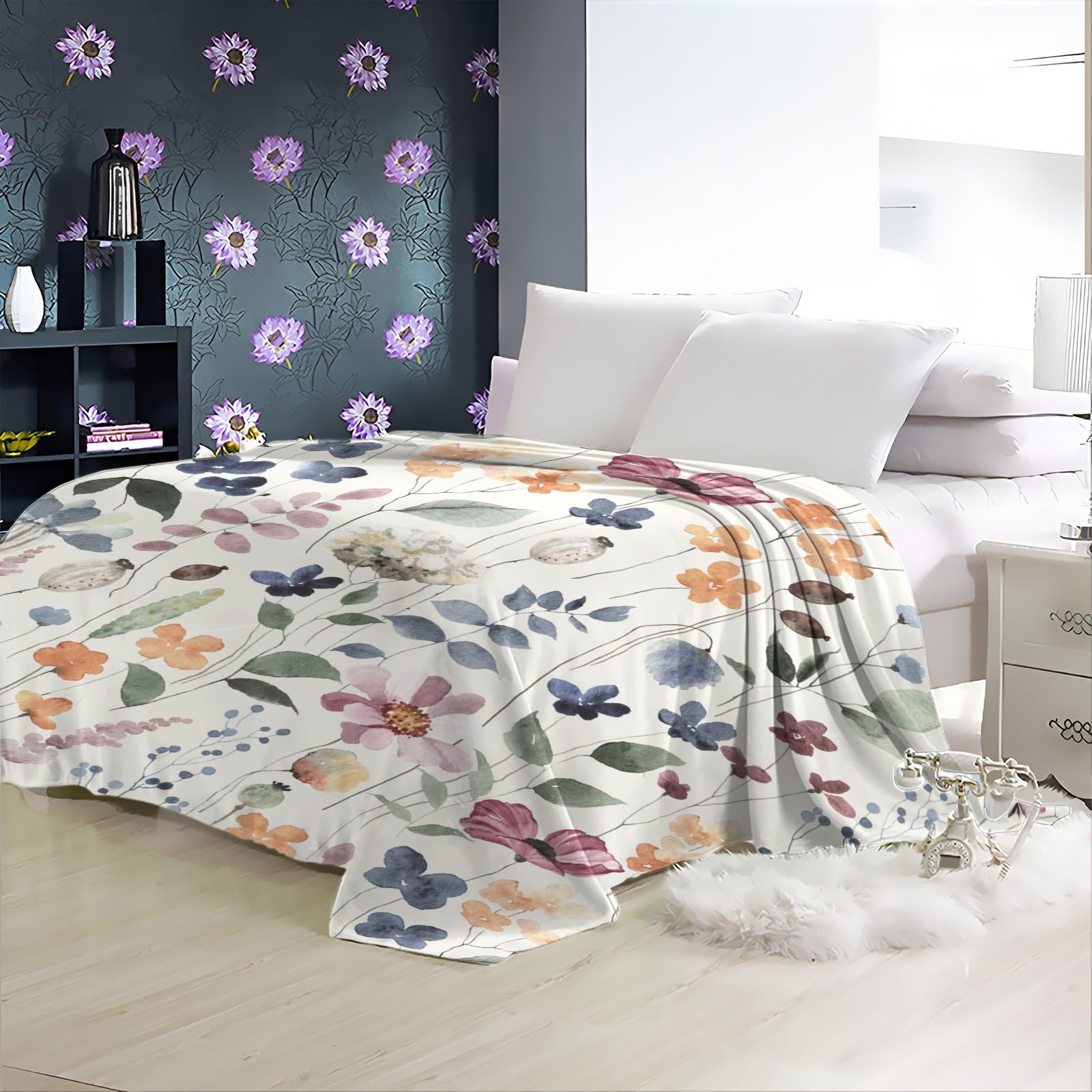 Knuffeldeken 180 x 200 cm, zwarte en witte bloemen in flanellen deken