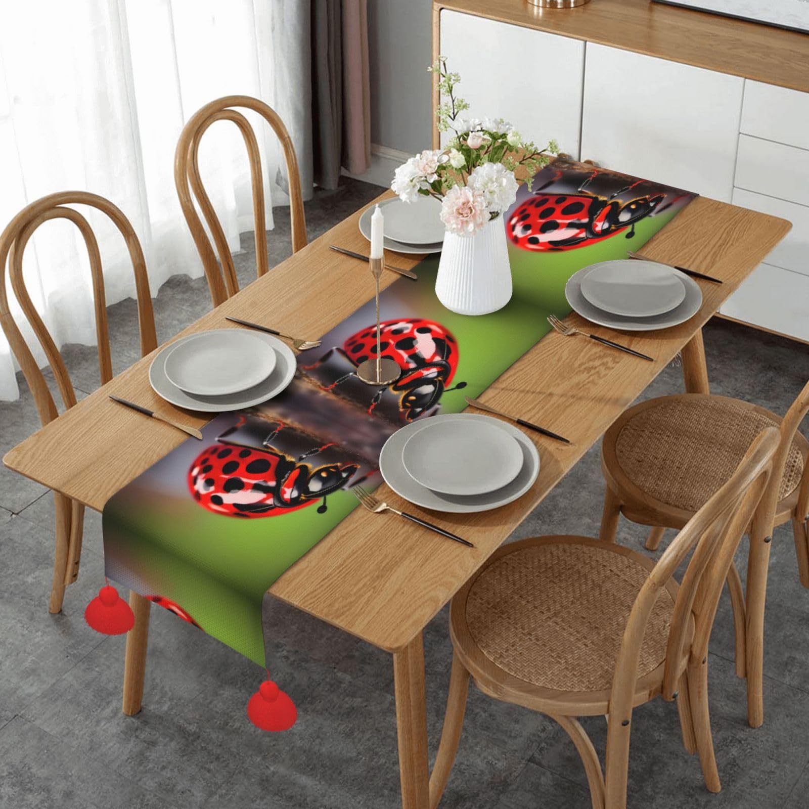 Chemin de table imprimé coccinelle rouge pour raviver une table de salle à manger terne