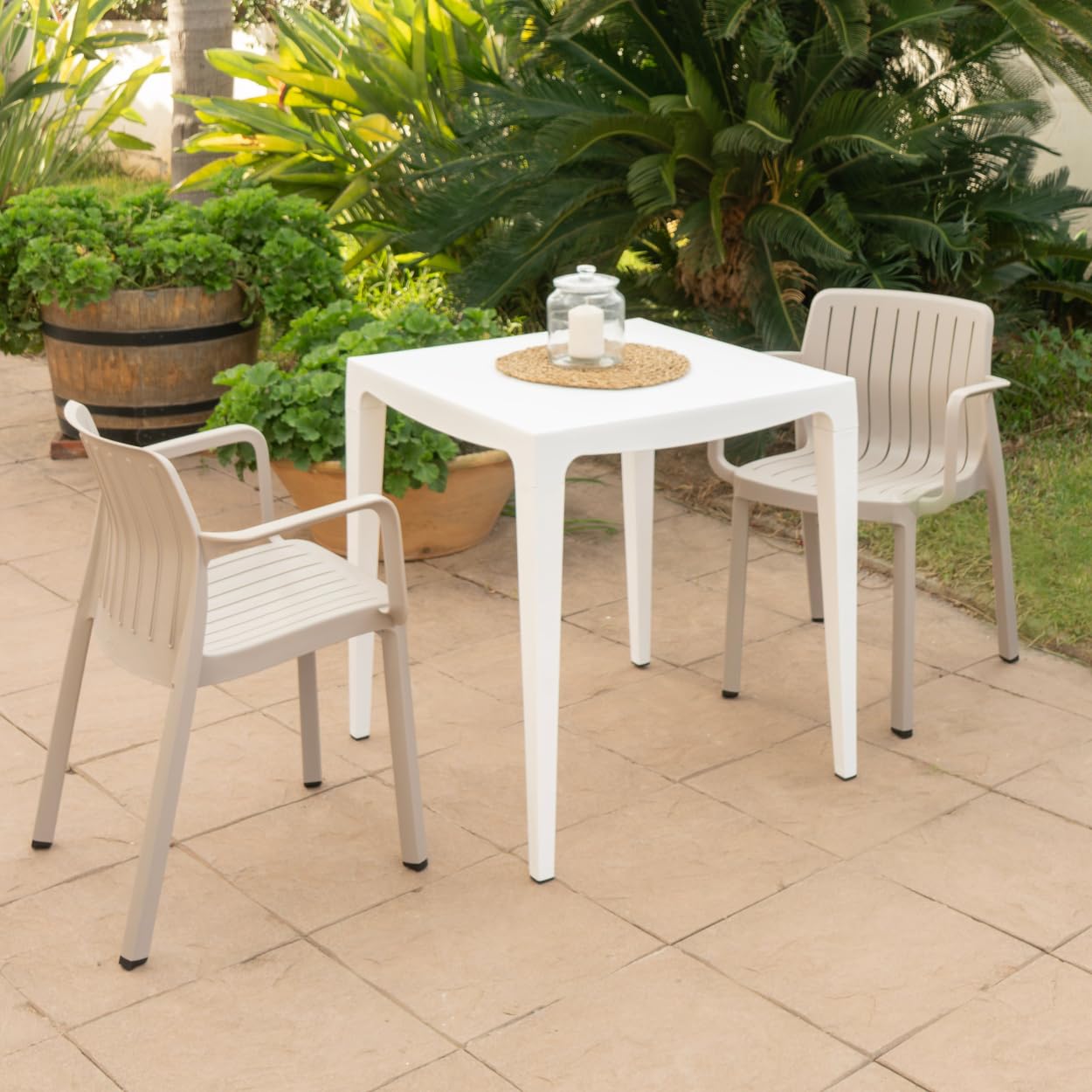 SP Berner SHAF - Set di 4 sedie da giardino impilabili Lea – Per esterni, patio e catering – Plastica riciclata resistente ai raggi UV – Design ergonomico – Prodotte in Spagna – Talpa
