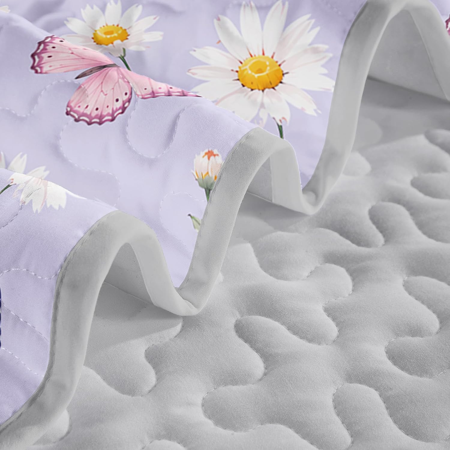 QOOMO Daisy Butterfly Quilt Set Full/Queen Size,Purple Butterfly Bedspread Coverlet Set,Butterflies 3Pcs Bedding Set Printed Quilt with 2 Pillowcases,Soft and Lightweight,for All Seasons