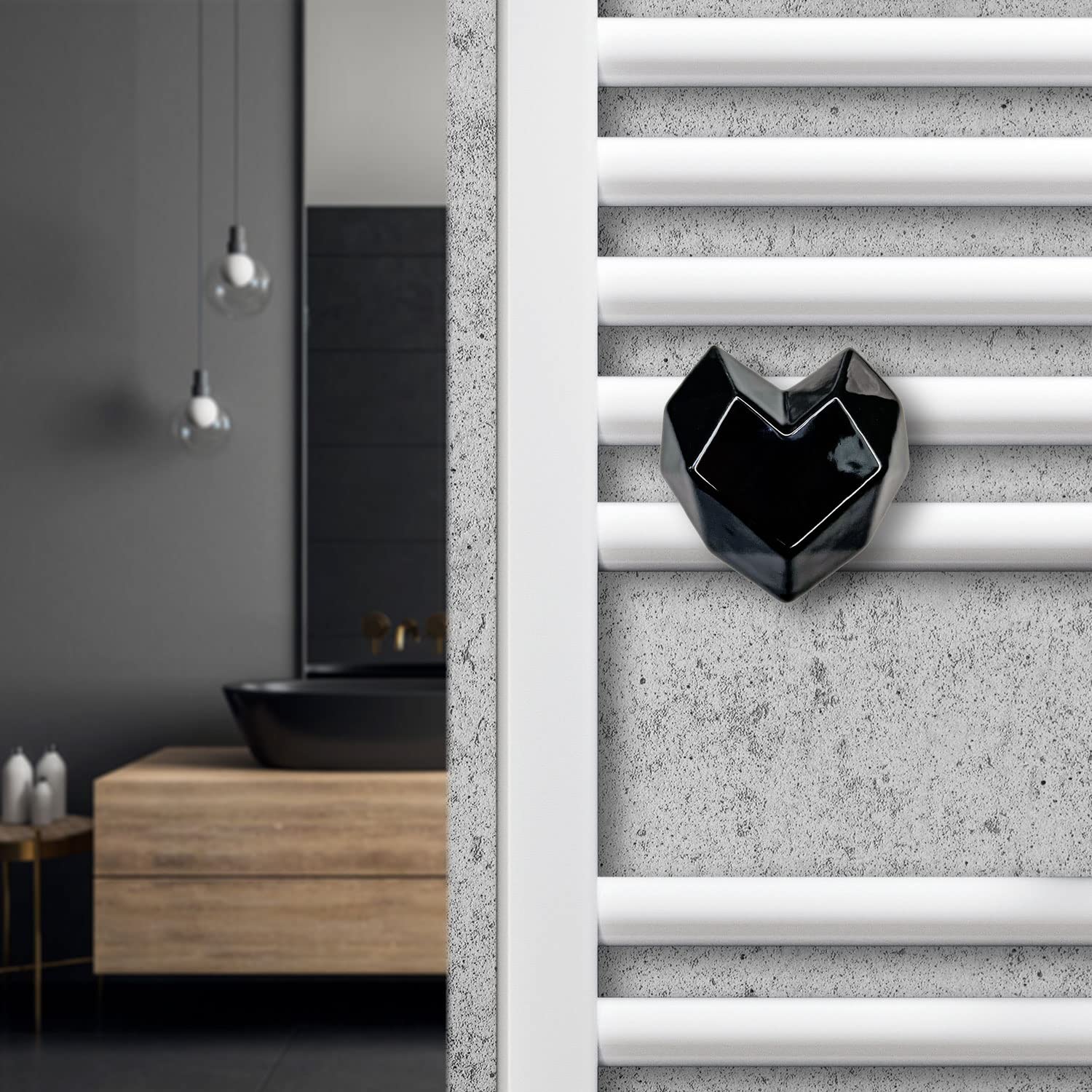 Letshelter Appendino in ceramica per scaldasalviette e termoarredo a forma di cuore nero realizzato artigianalmente in Italia - Si installa direttamente al radiatore