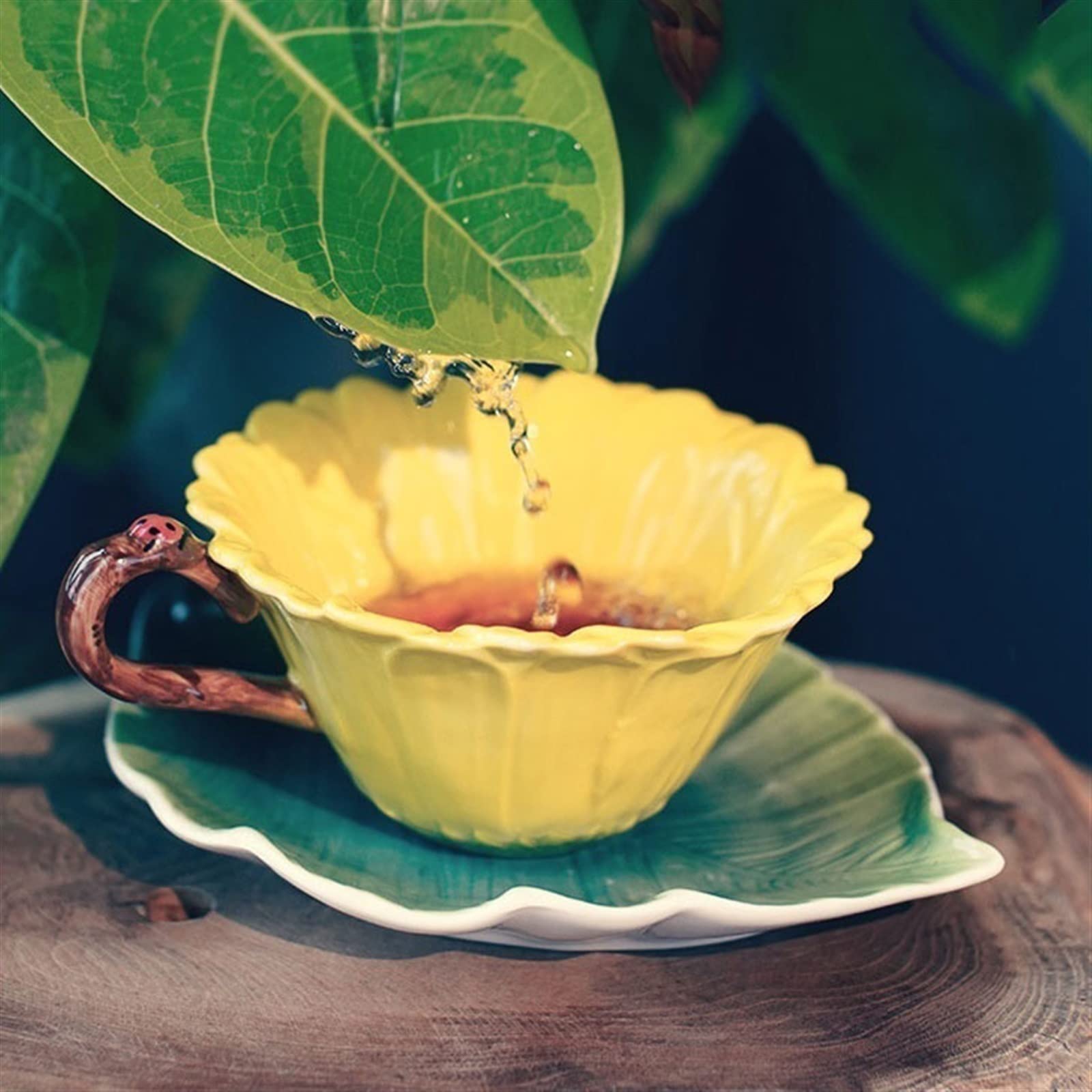 BONAD Wiederverwendbare Kaffeetasse Handbemalte Emaille-Farbtasse, Pastorale Keramiktasse, blumenförmige Kaffeetasse mit Tasse, Teller, Löffel, perfekt for Tee, Latte, heiße Getränke Reise-Becher
