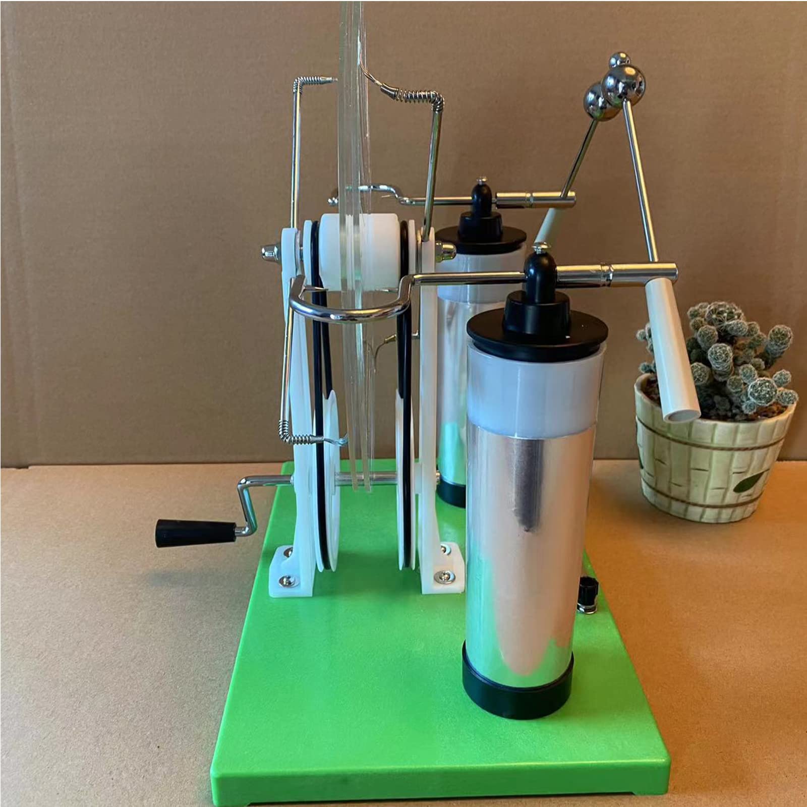 Physik-Demonstrationsexperimentiergerät für Induktionsmotoren als Lehrmittel für den Physikunterricht an Gymnasien,
