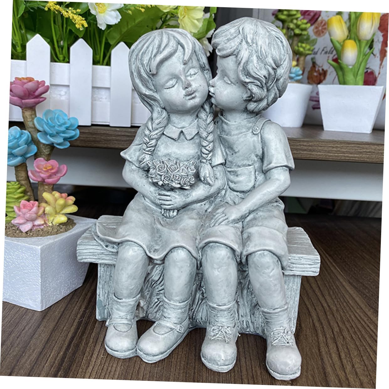 UPKOCH Statua in Resina Da Giardino Ragazza e Ragazzo Ragazza Che Si Baciano Scultura Decorativa Da Esterno Ornamento Da Giardino