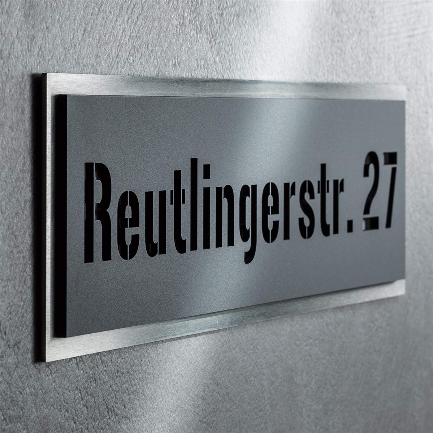 Metzler Hausnummer V2A Edelstahl, individuelles Hausnummernschild in Weiß, Straßenschild mit Hausnummer & Straßenname. Rostfrei, 3D-Effekt, inkl. Beschriftung, Made in Germany, Größe: 10 x 42 cm