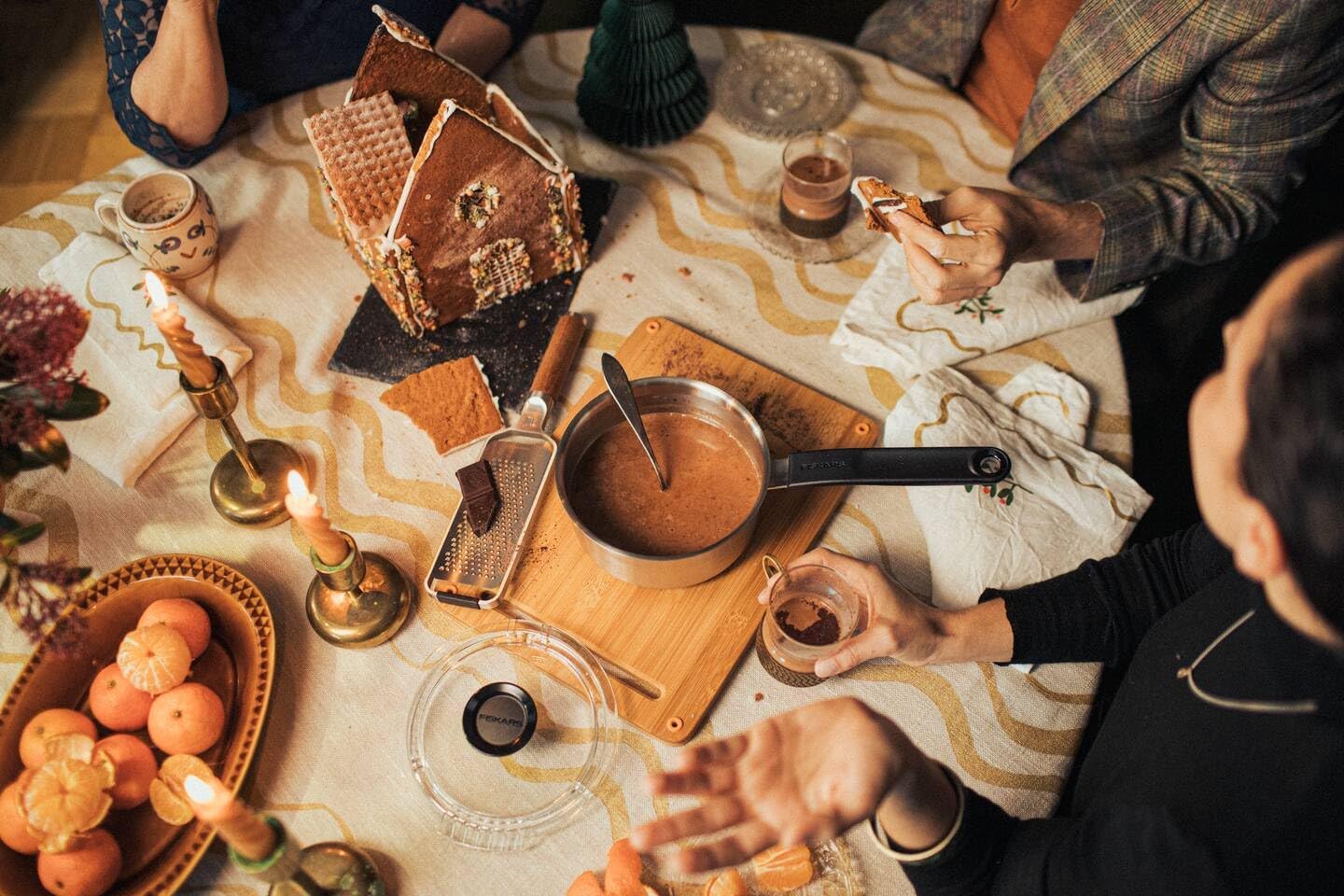 Fiskars 1072315 Saucepan with Lid, 1.5 Litre, Diameter 18.3 cm, For All Types of Cookers, Recycled Stainless Steel, Functional Form, 1072315