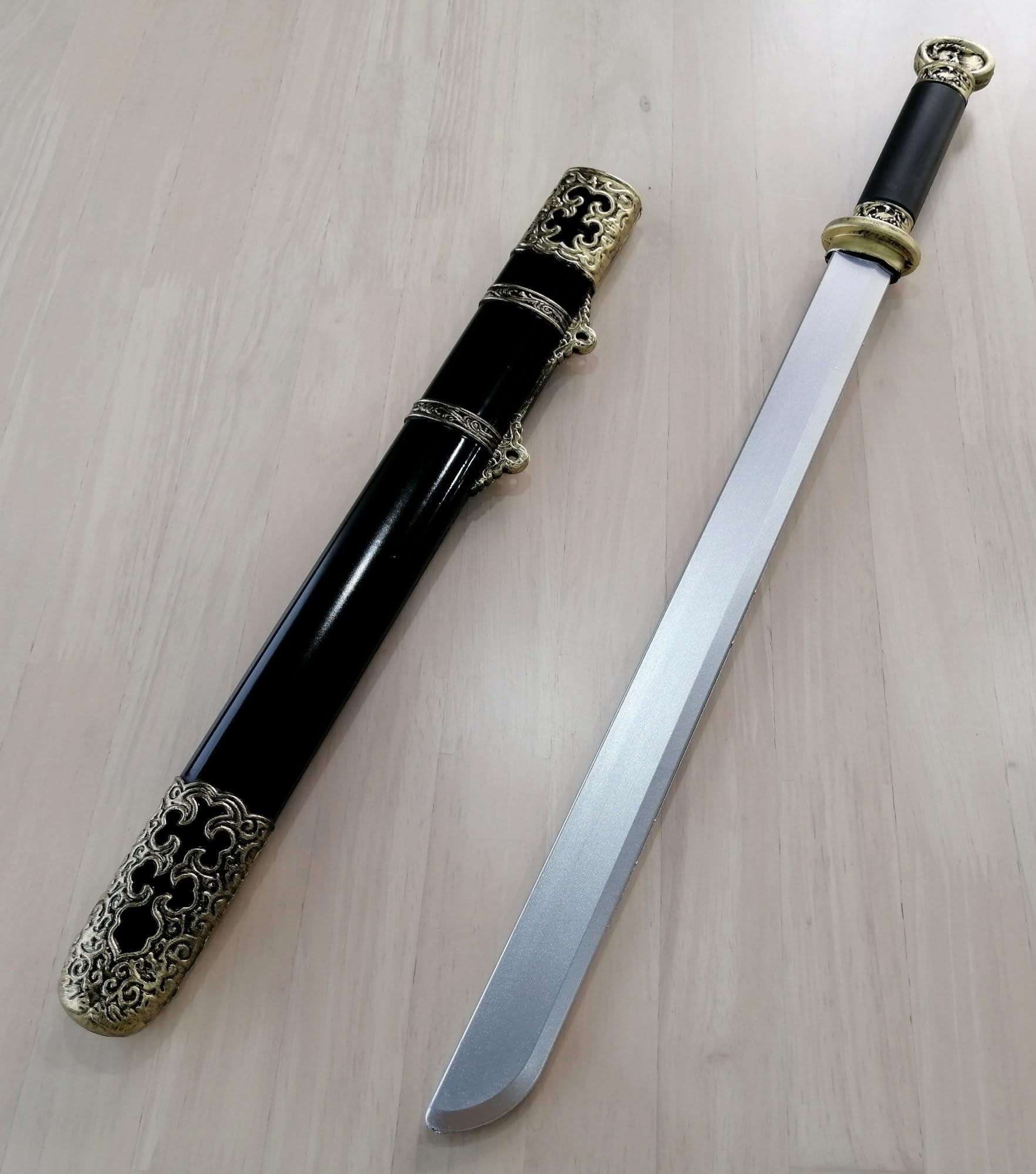 Amazon.co.jp: 唐刀 鞘付き コスプレ用 模造刀 約65cm PU製 軽量 唐