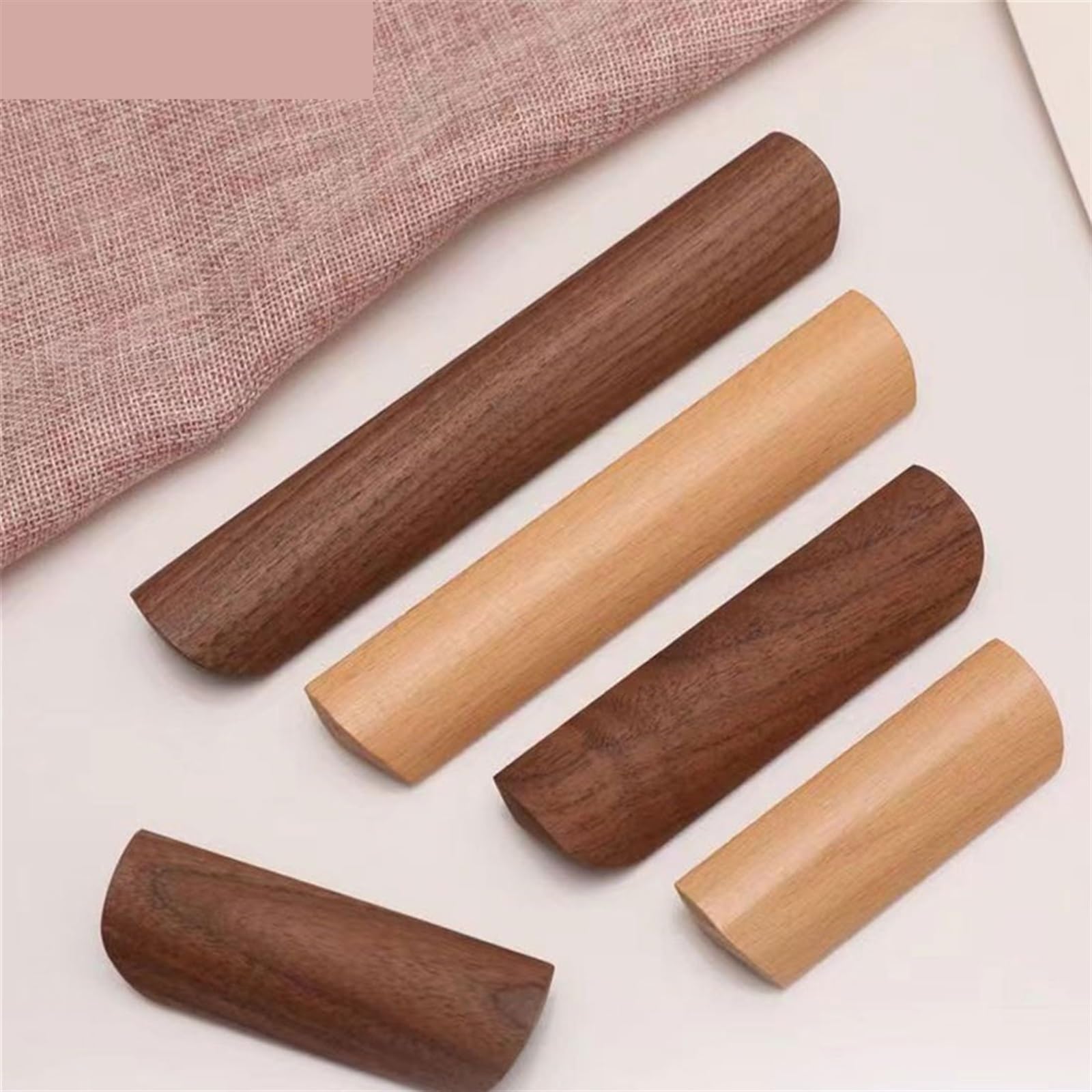 Bouton de garde-robe en bois noble NALsa au design soigné avec visserie
