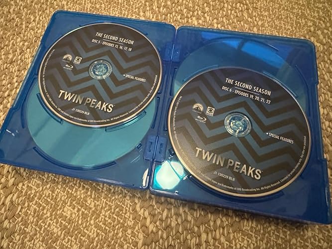 Blu-ray ツイン・ピークス ザ・テレビジョン・コレクション〈16枚組〉 Blu-ray ◆ツイン・ピークス ザ・テレビジョン・コレクション ツイン : 洋画・外国映画