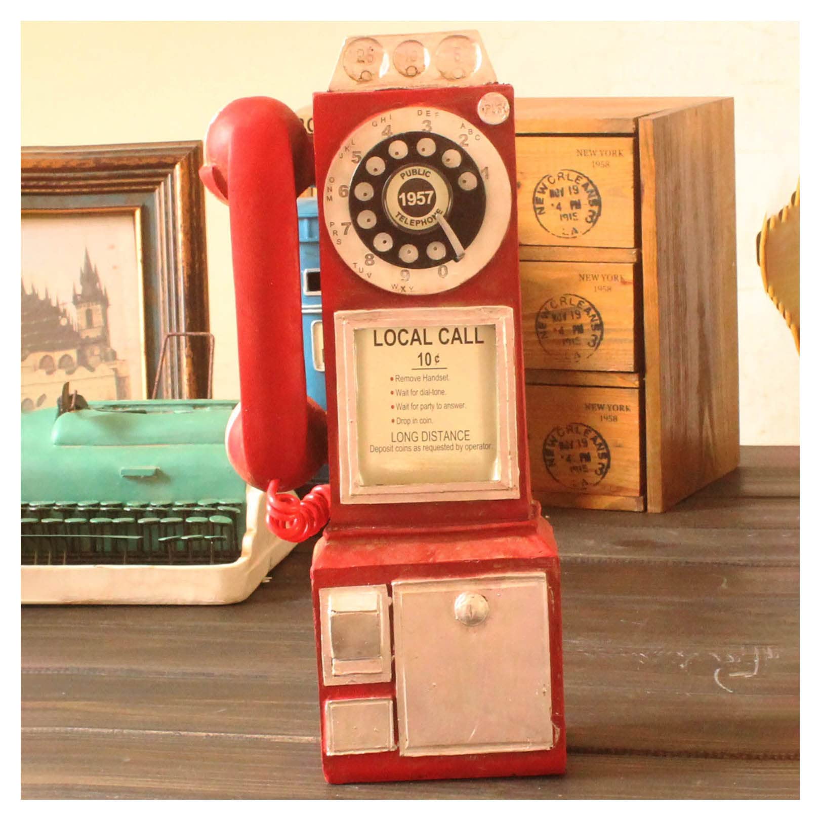 Téléphone vintage pour sublimer une vitrine vide ou un bar
