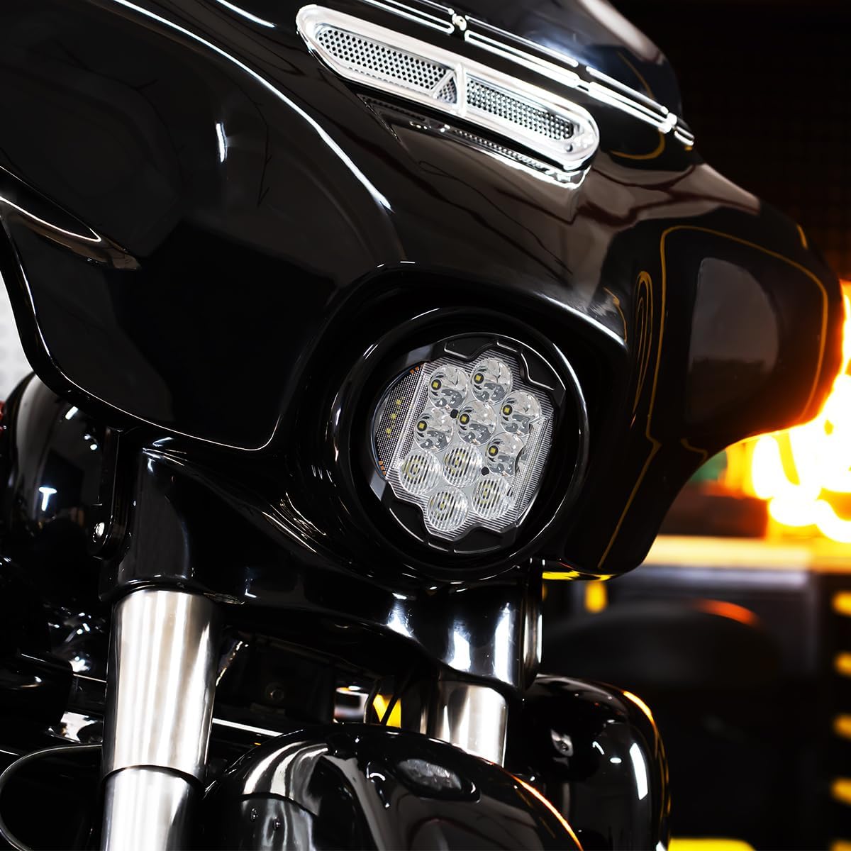 Hogworkz 7" LED Silvertooth™ Performance Headlight Compatible with Harley Touring