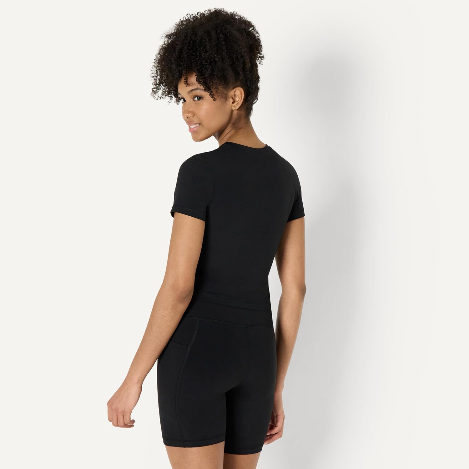 Amazon Essentials Women's Active FormFlex Buttery Soft Short Sleeve Slim Fit Crop Layering Workout Top - Image 2