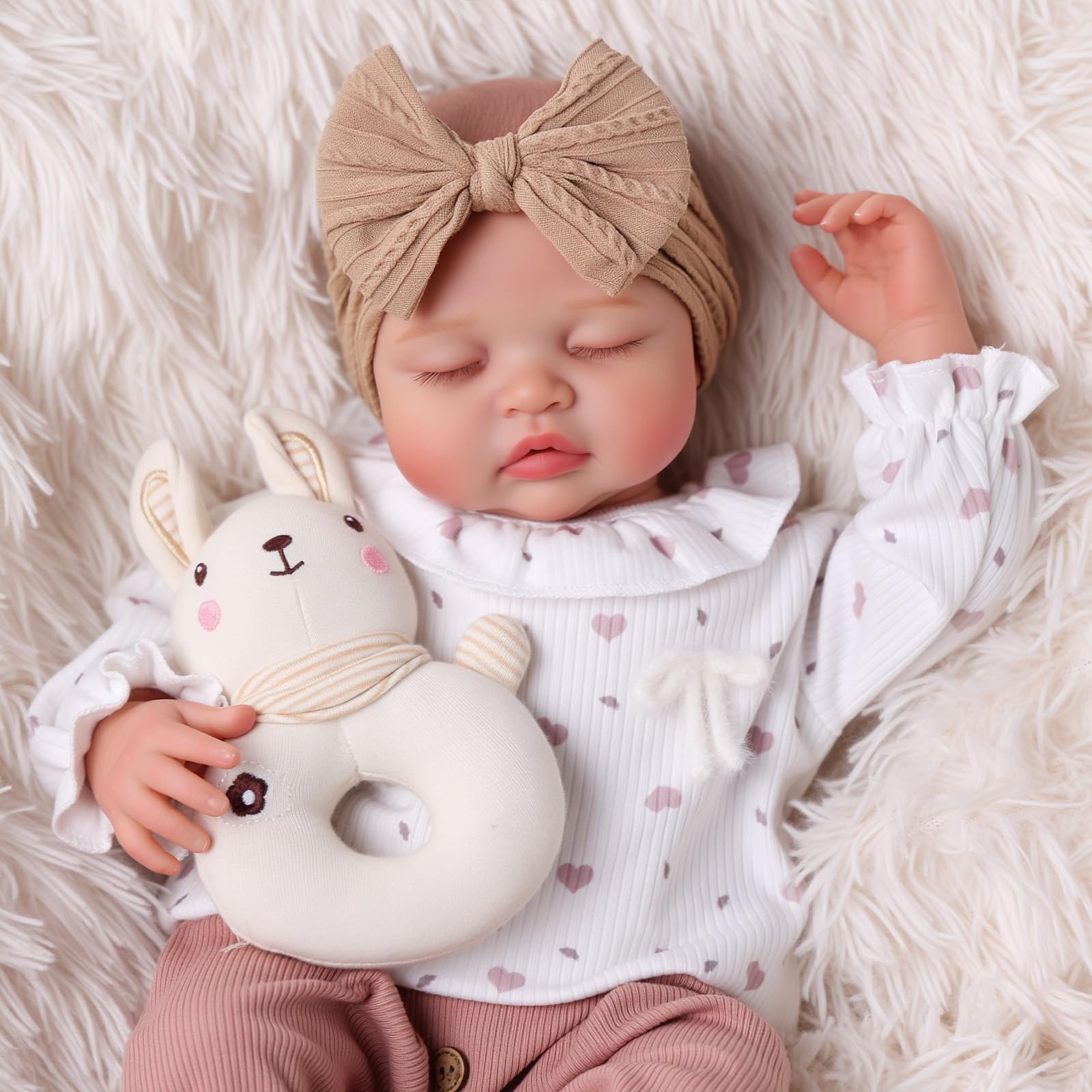 BABESIDE Reborn Baby Puppe, Realistische Babypuppe mit Stoffkörper | Baby Puppe, Geschlossene Augen, Bewegliche Glieder, Anzieh- und Pflegespiel, Geschenk für Kinder ab 3 Jahren