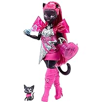 Monster High – Catty Noir, bambola alla moda con personaggio Amulette il Gattino e tanti accessori inclusi come zaino, libro degli spartiti e microfono, giocattolo per bambini, 4+ anni, HXH76