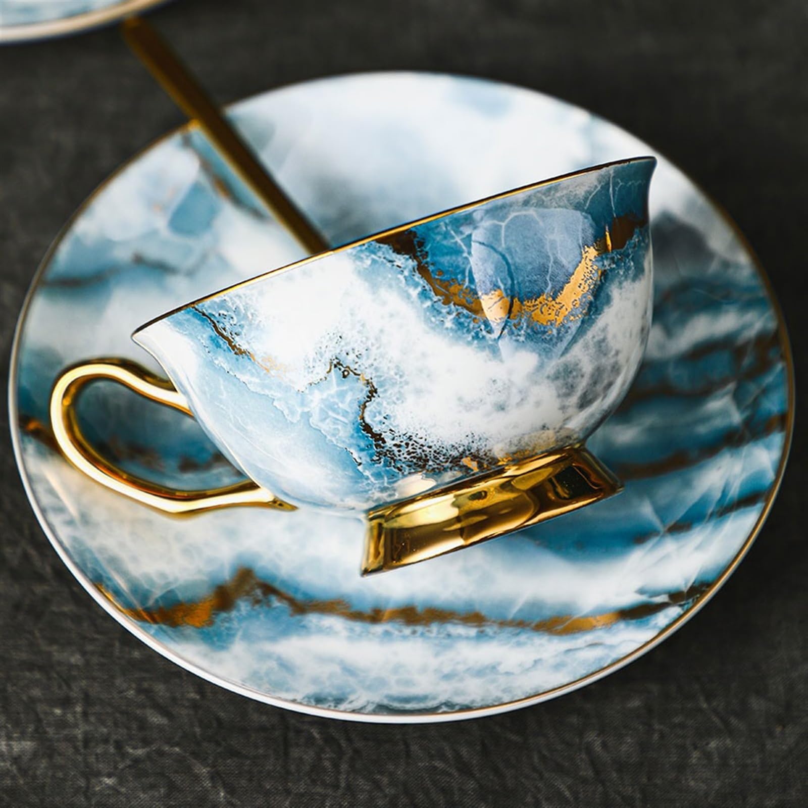Szeroki kubek wysokiej jakości porcelany kostnej do kawy Wykwintny luksusowy zestaw filiżanek i spodków do użytku domowego Zestaw do popołudniowej herbaty z łyżeczką do kawy