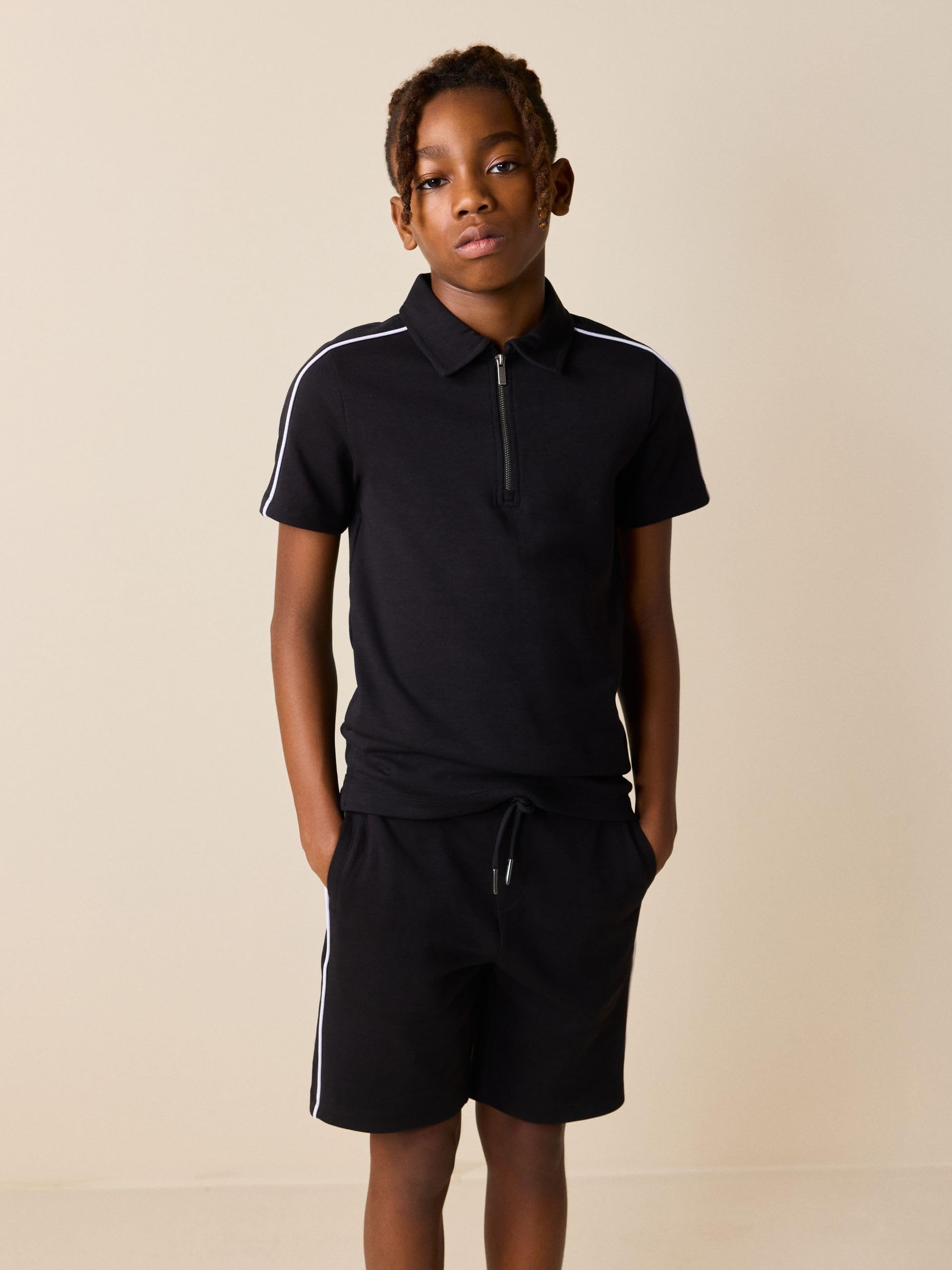 NEXT Niños Conjunto de polo con cuello con cremallera y pantalones cortos