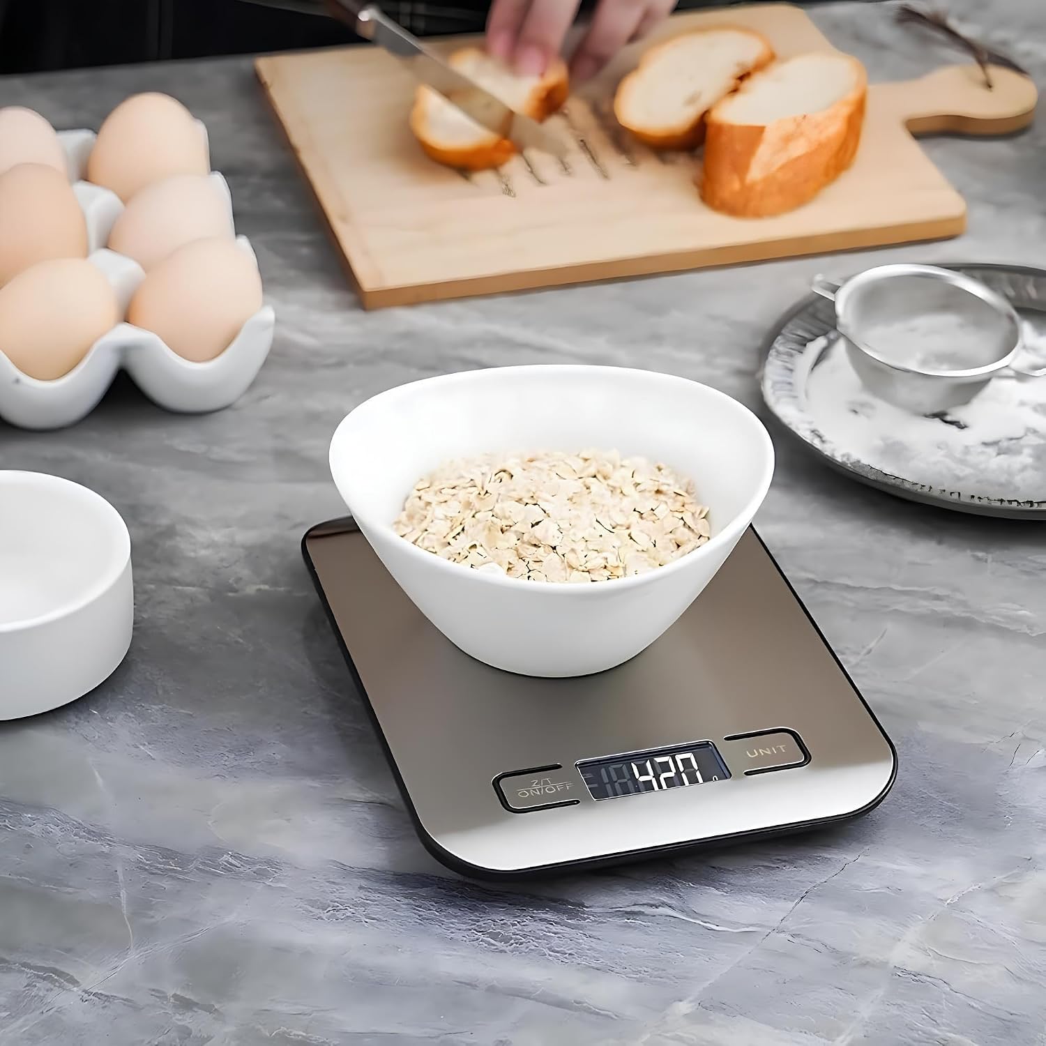 Balança de Cozinha Digital Linha Premium em Inox Resistente à Água Portátil Base Antiderrapante Visor de Alta Definição Pesagem Precisa de 1g a 10kg Durável Moderna e Ideal para Alimentos Frescos