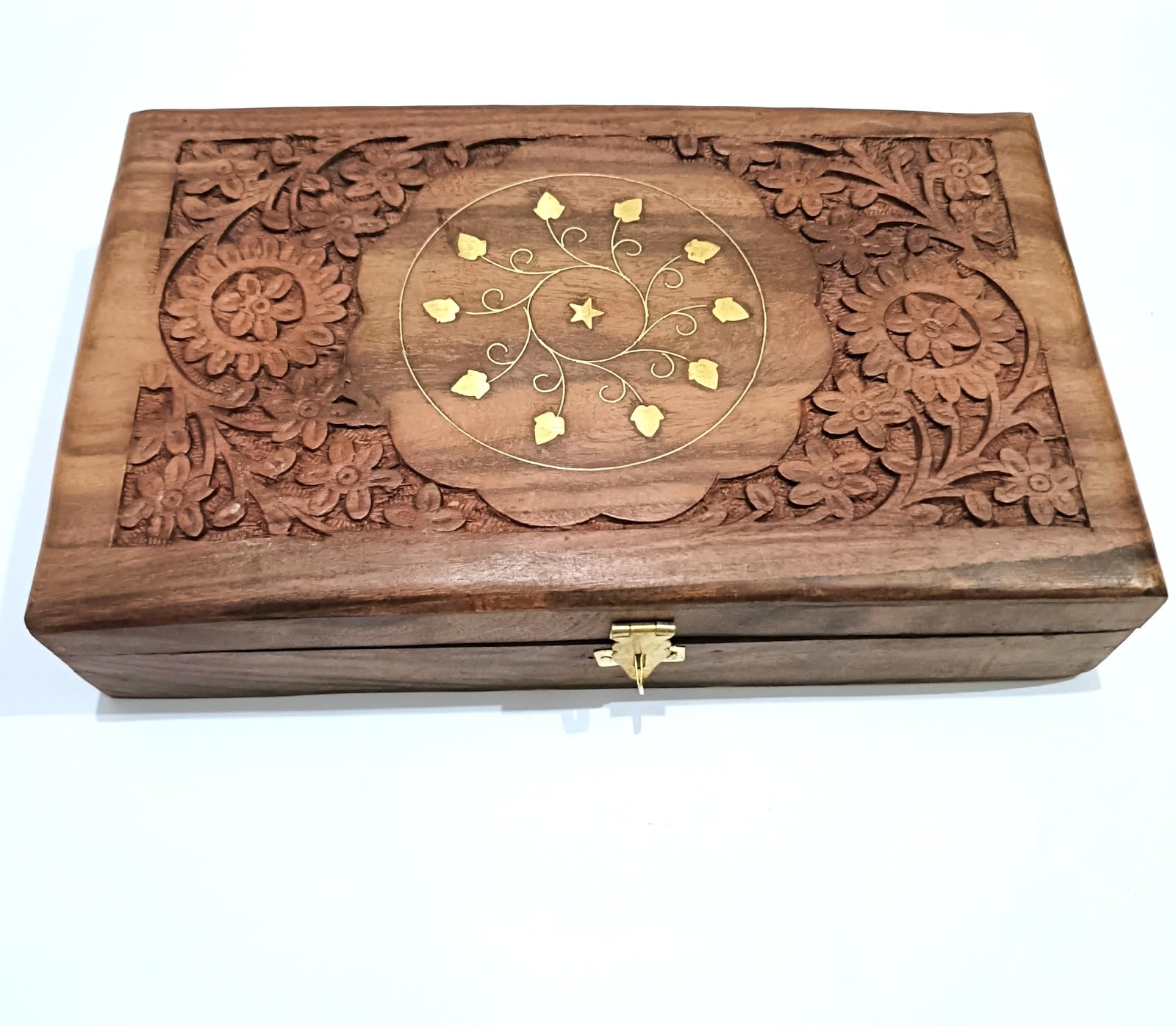 Boîte à bijoux en bois unique un cadeau d'exception sculpté