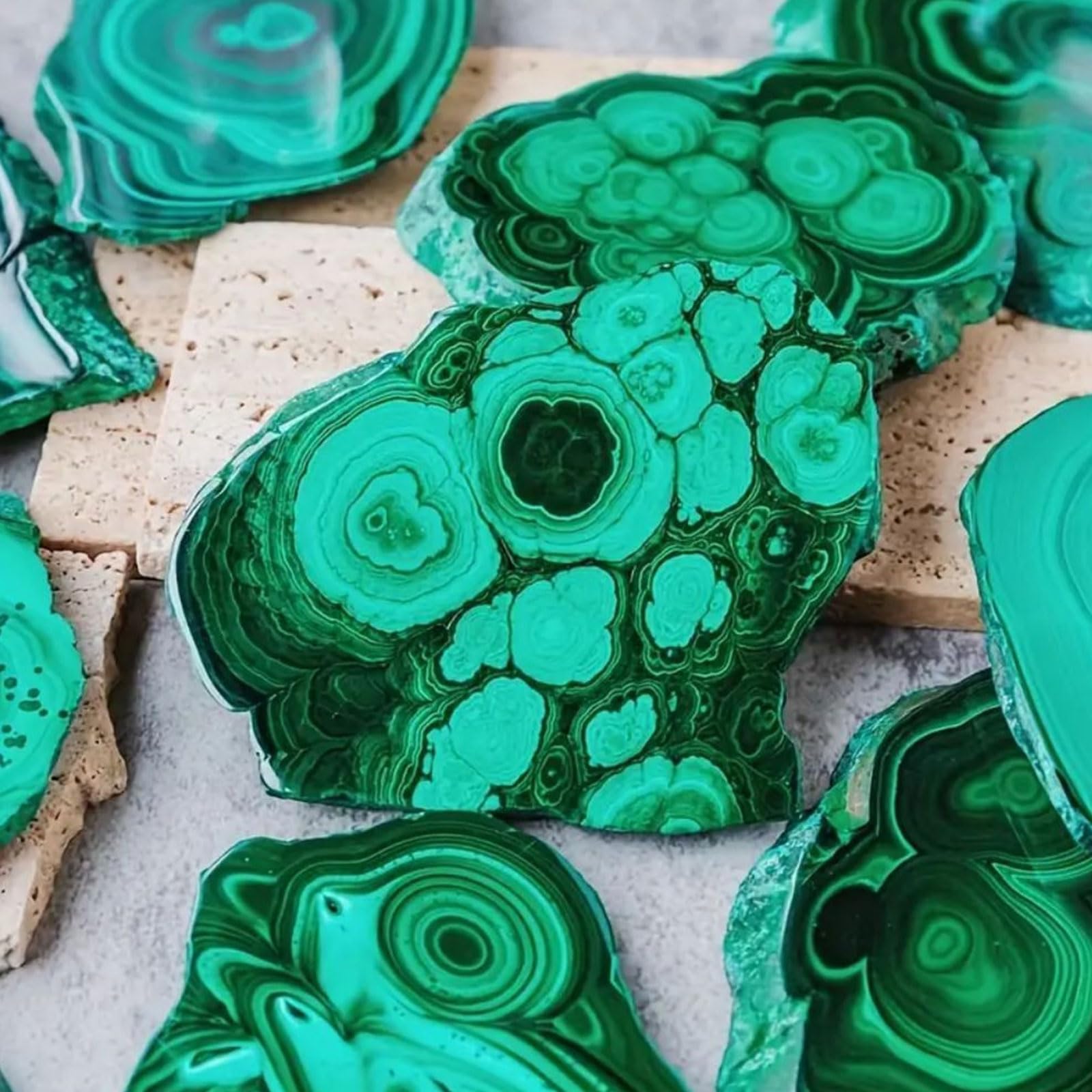 Fette di Cristallo di Malachite Naturale 1PC Campione Minerale Verde Pietra Grezza Irregolare per la Meditazione Reiki Fai-da-Te lucidata, la Decorazione della casa,300~400g