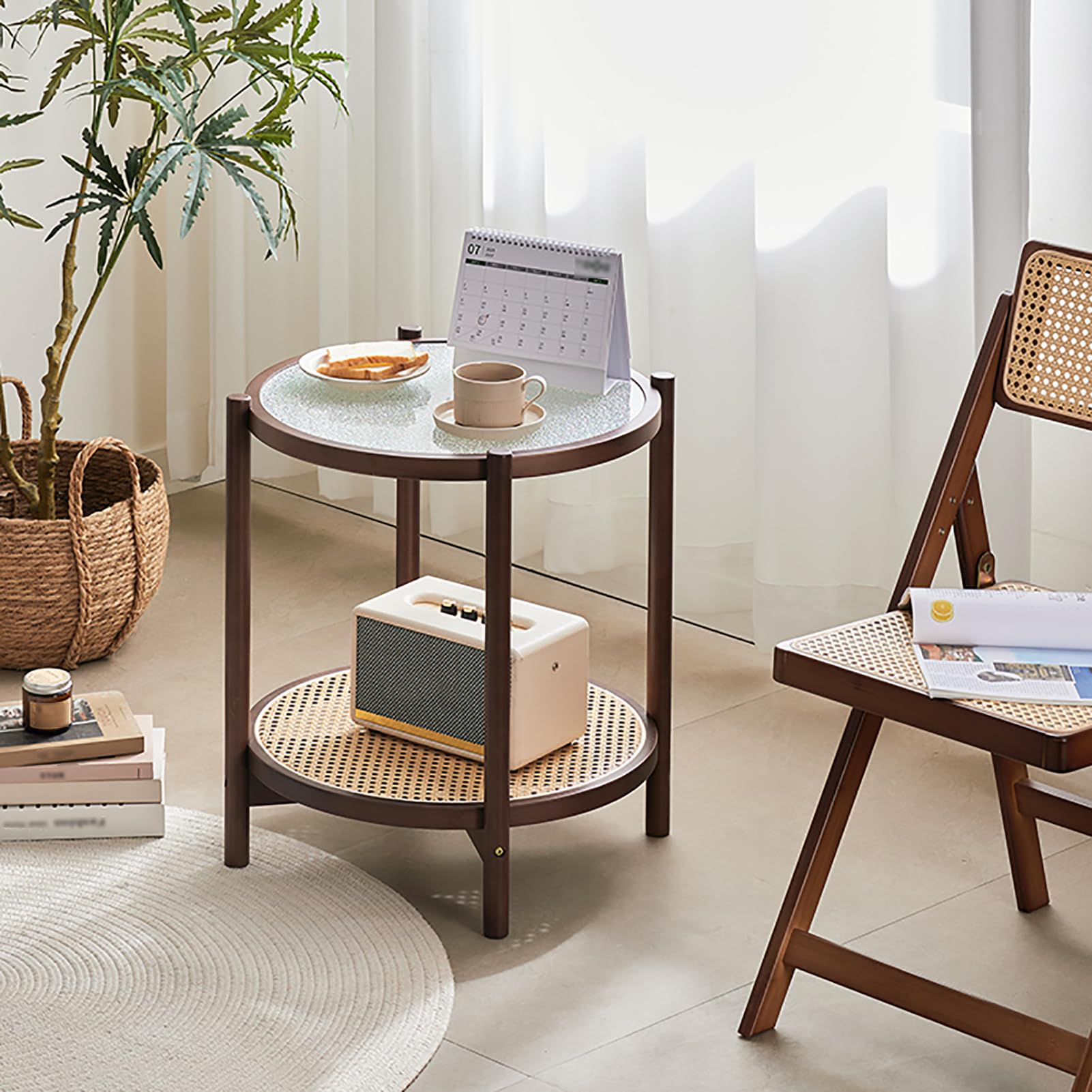 Table basse en rotin et verre 56x56cm avec étagère table d'appoint gain de place salon
