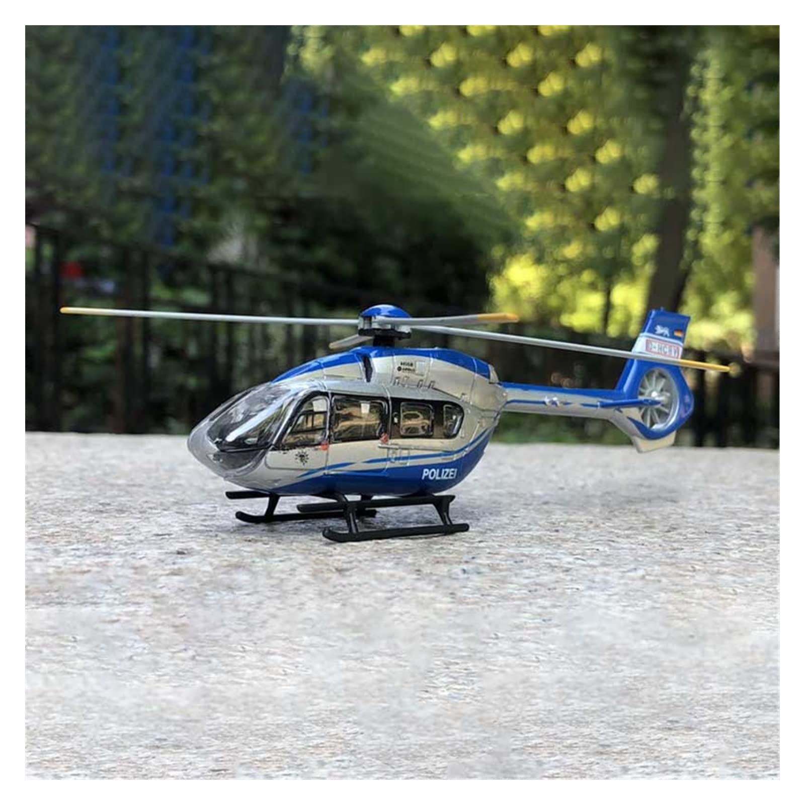 ヘリコプター模型 飾る模型”から“飛ばす模型”へ 1/48スケール電動RCヘリ「UH-60