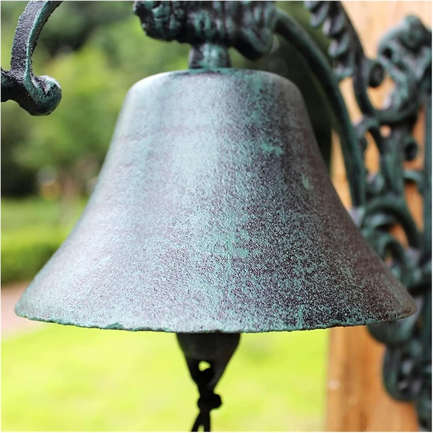 Cast Iron Dinner Bell, Outdoor Bell, Antique Wall Hanging Dinner Clock with Noble Logos Suitable for Courtyards and Bars
