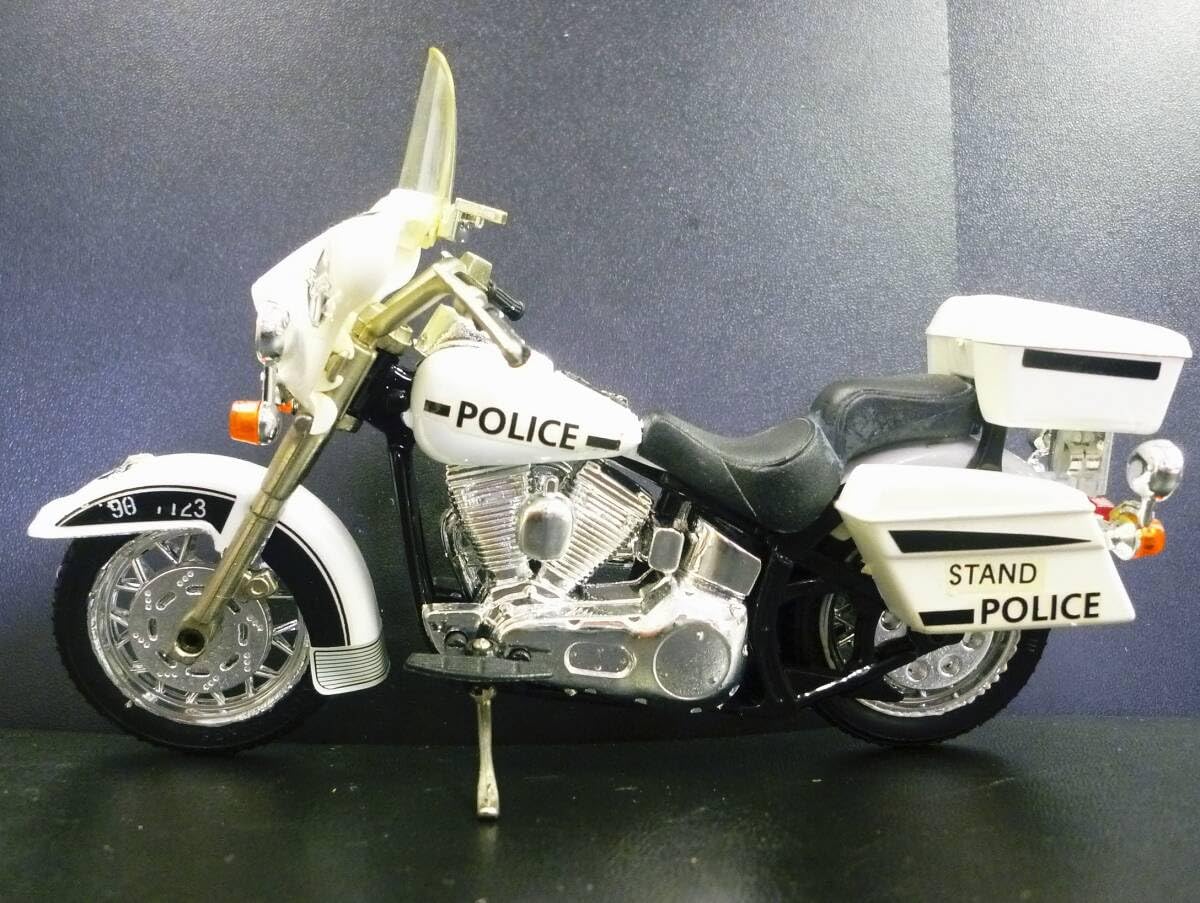 ハーレーダビッドソン　ポリスバイク　玩具　白バイ　音の鳴るおもちゃ ハーレーダビッドソン ポリスバイク 玩具 白バイ 音の鳴る