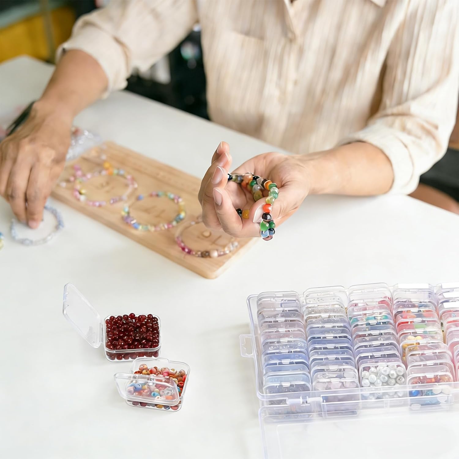 GLASSWINDS Bead Organizer Box, 135 Small Bead Storage Containers, 4 Brushs, 4 Foldable Funnels, 15 Sheets Label, Plastic Diamond Art Storage Case with Hinged Lid for Seed Jewelry DIY Craft Nail Screw