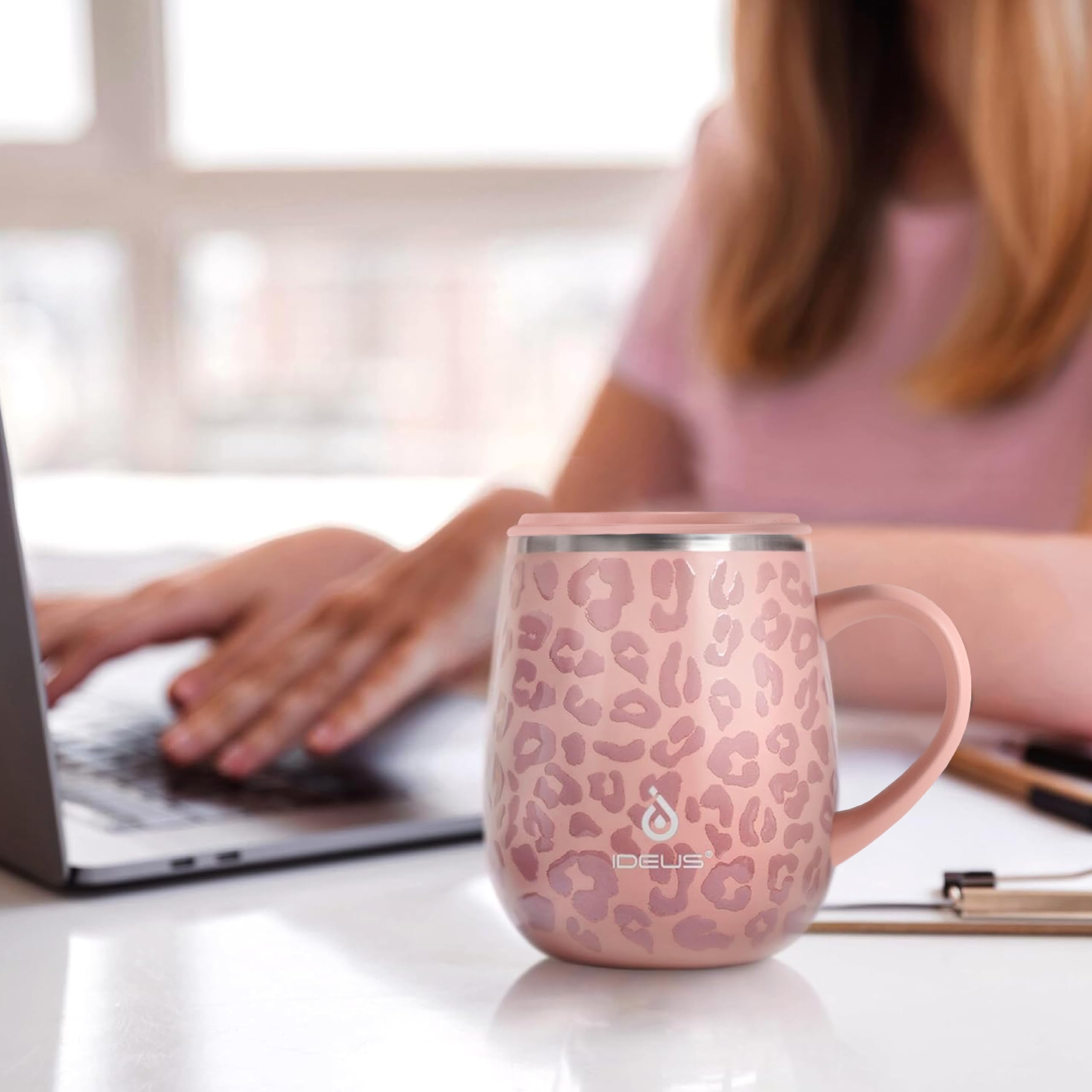 Ideus Taza de café aislada de 16 onzas con tapa y asa (rosa leopardo)