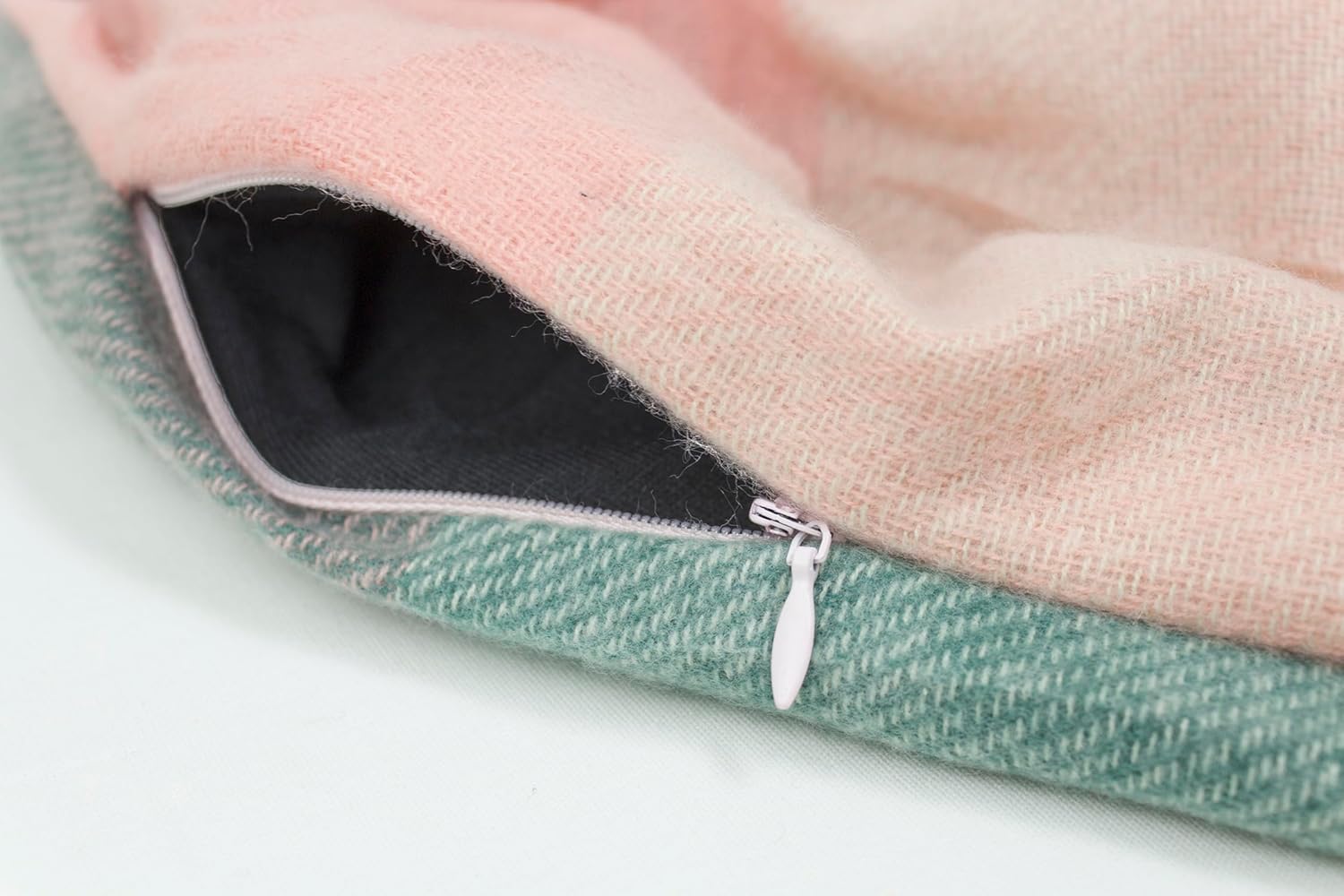 stylesilove Winter Plaid Infinity Scarf with Hidden Zipper Pocket Fashion Travel Scarf for Women and Men - Image 4