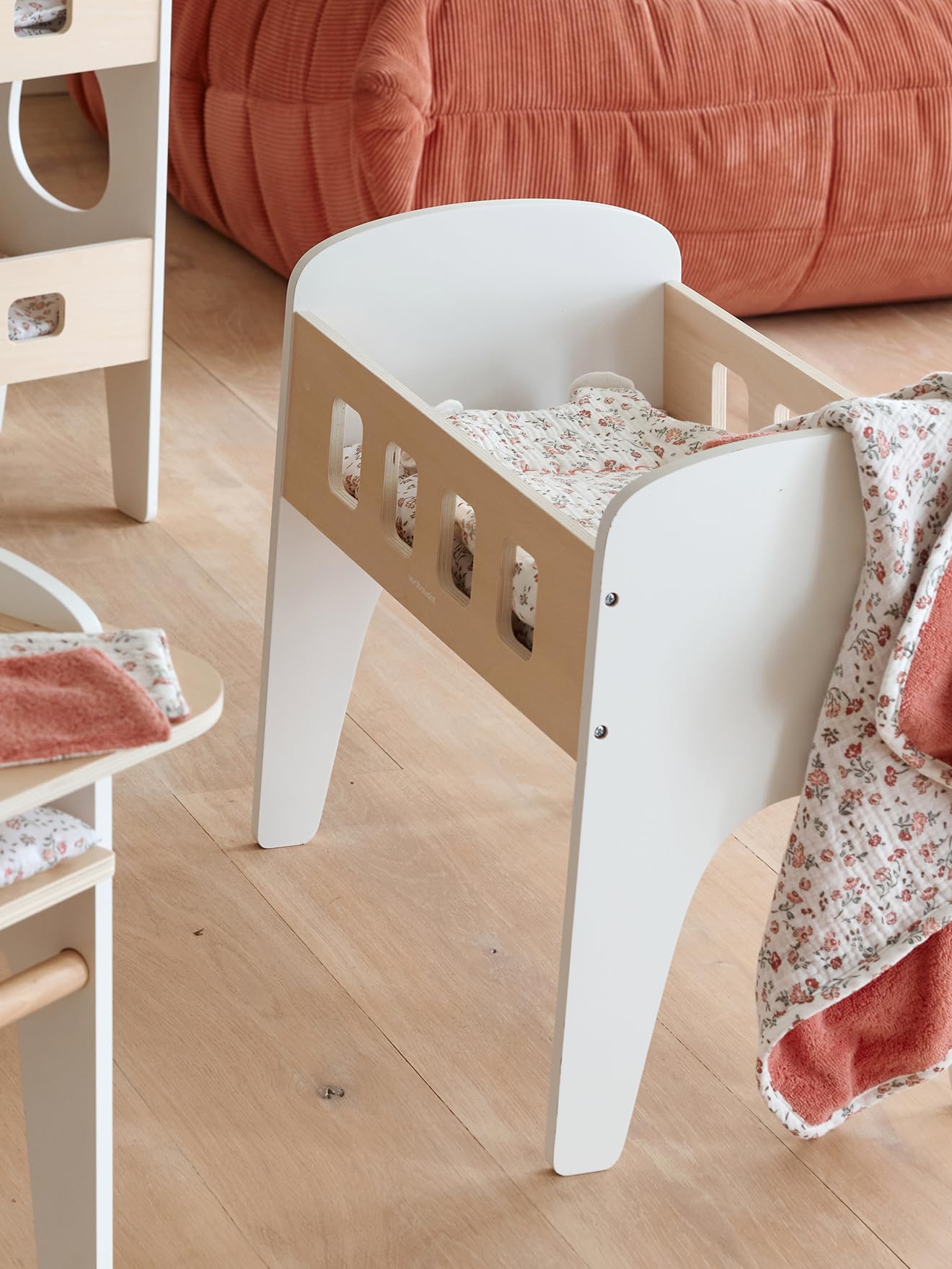 VERTBAUDET Lit Poupon en Bois FSC® Blanc Bicolore avec Matelas Imprimé Fleuri