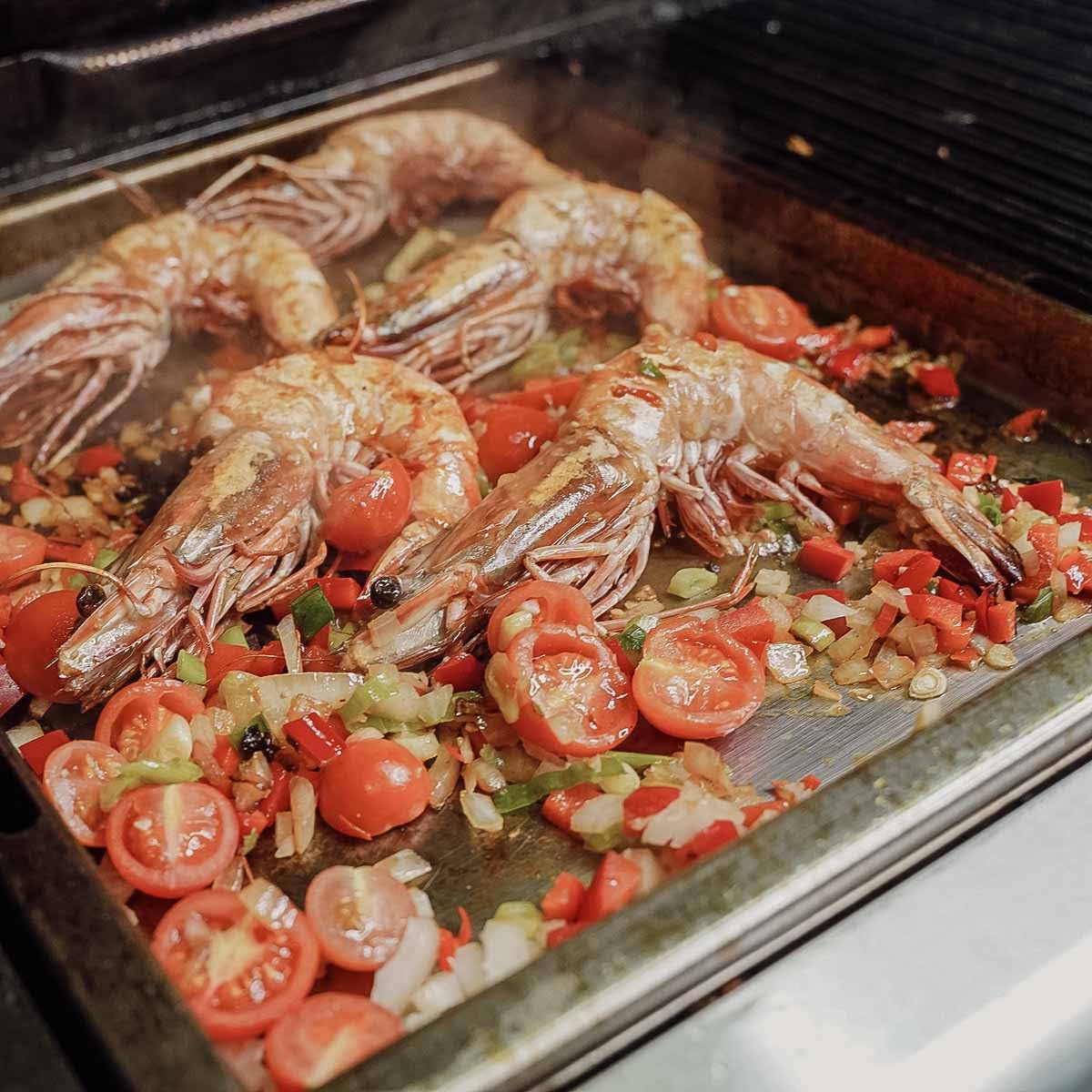 SANTOS einsetzbare Grillpfanne/Einsatzpfanne - Edelstahl Plancha - 30,8x38,3x4cm - Broil King Signet 320/340/390 - Paella, Bratkartoffeln, Reibekuchen