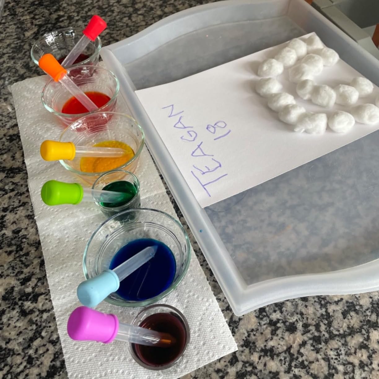 Goteros líquidos, 30 cuentagotas de medicina de 5 ml para niños, pipetas de silicona con 1 cepillo de limpieza, cuentagotas de plástico pequeño para medicina infantil, molde de caramelos, oso de goma,