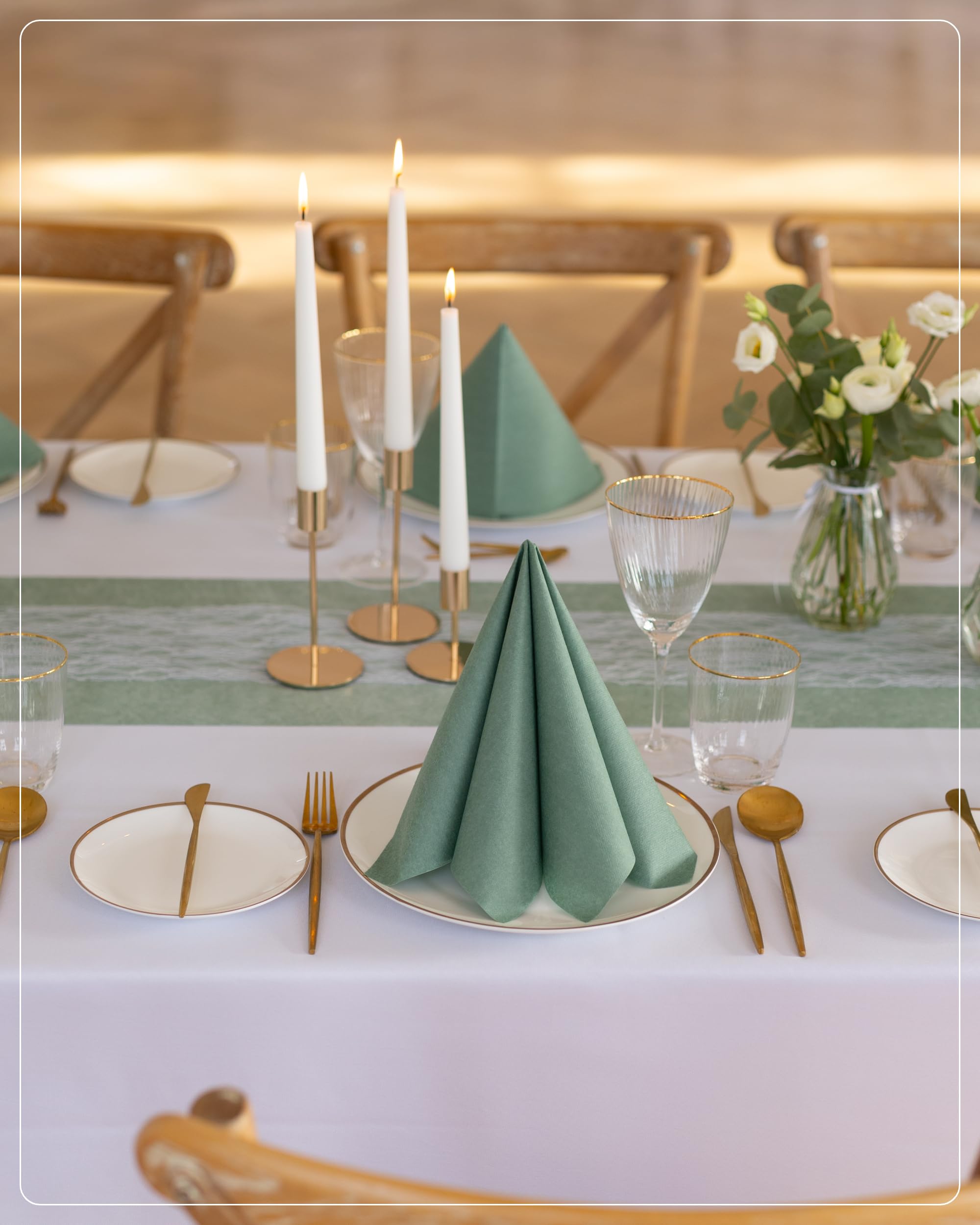 100% Mosel Tischdeko-Set – Eukalyptus Grün & Weiß (25–50 Gäste) Tischläufer aus Vlies & Spitze mit Airlaid Servietten – praktisches Komplettset für Anlässe wie Hochzeit, Taufe, Kommunion