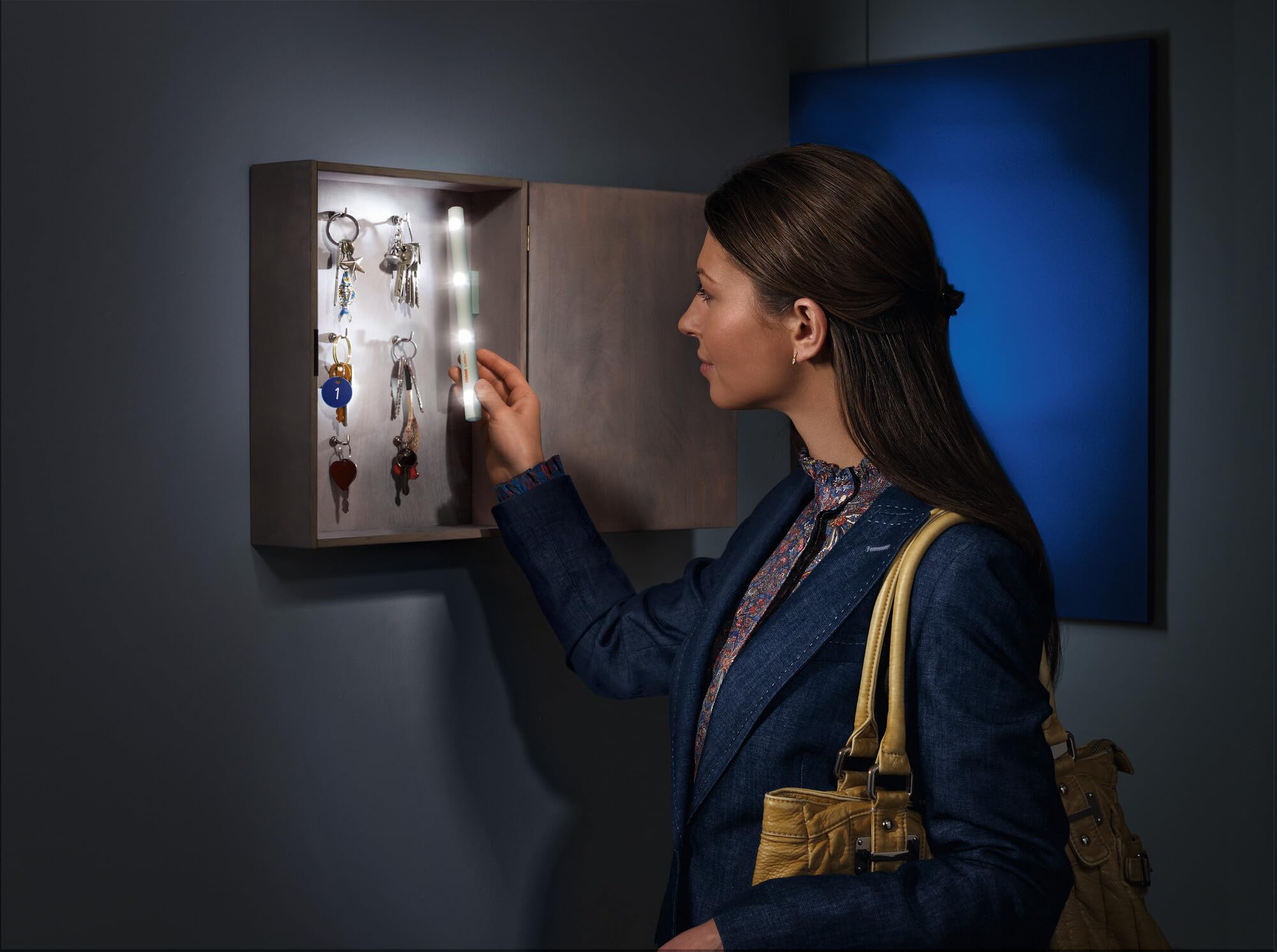 OSRAM LUMIstixx, luce LED, bianca, 100 lm, 4000K, a batteria, attacco magnetico, montaggio adesivo, compatta per uso interno