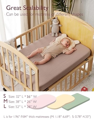 Miniatura 7 de Momcozy Sábana bajera ajustable de muselina para cuna, paquete de 2 sábanas de algodón natural suave y transpirable de 38 x 26 pulgadas, envoltura