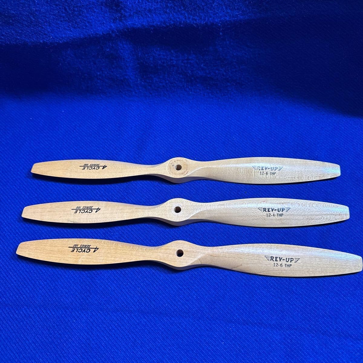 ＲＥＶ－ＵＰ 木製 プロペラ 12×６ 4サイクル 1本 取り付あと有2本