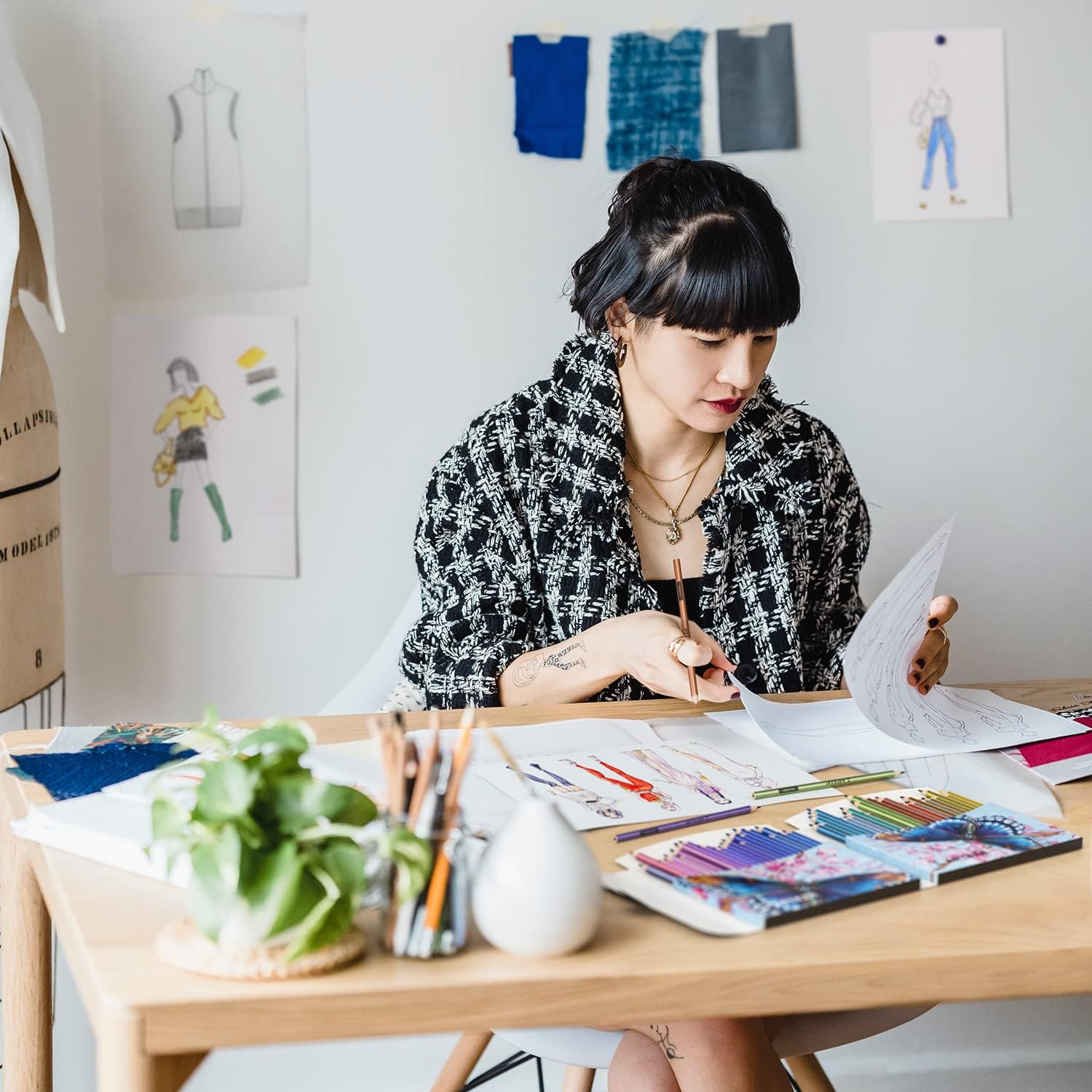 Arteza Metallic Colored Pencils for Adult Coloring, Set of 50 Drawing Pencils, Triangular Grip, Pre-Sharpened Pencil Set, Professional Art Supplies for Artists, for Coloring and Sketching : Toys & Games