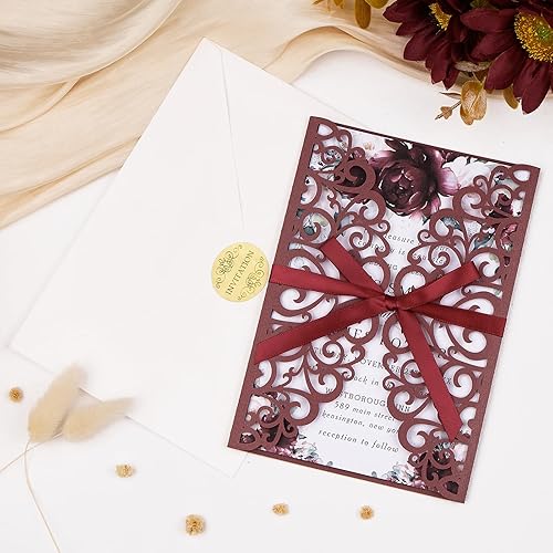 Miniatura 10 de Mabbcoo 50 invitaciones de boda con purpurina dorada con sobres y tarjetas de confirmación y cinta burdeos cortada con láser, kits de invitación