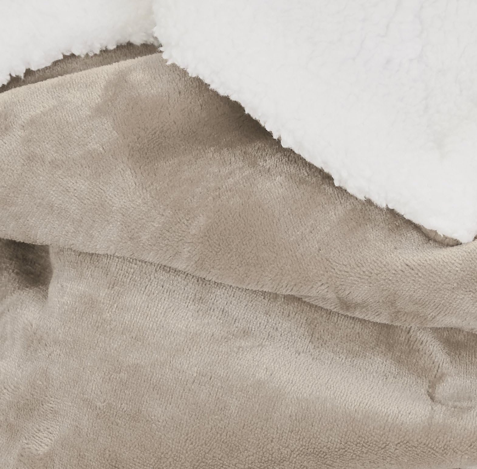 Amazon Basics Kuscheldecke Micromink-Sherpa-Überwurf, 220 x 240 cm, Taupe | nicht beheizt, Decke