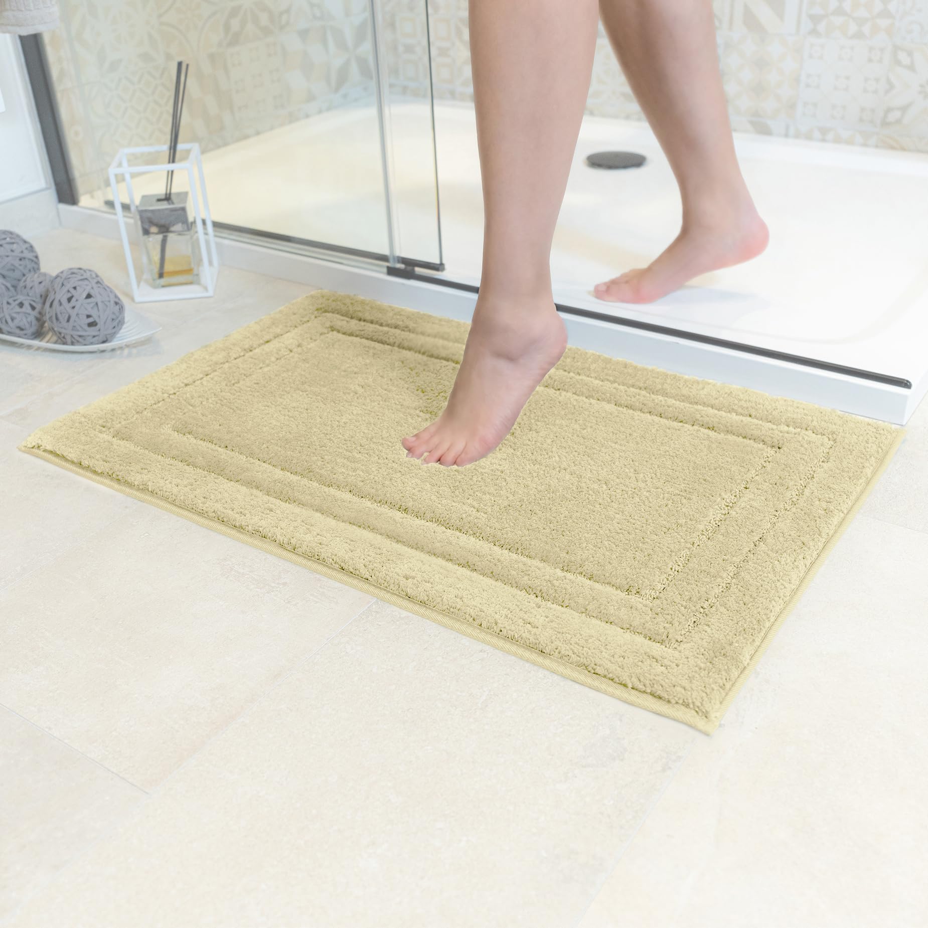 Alfombra de baño antideslizante Decomira beige de 70x120 cm para ducha y WC