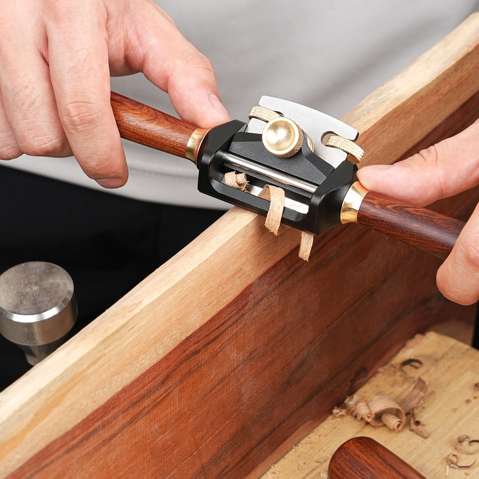 Rabot spokeshave réglable à base plate, lame 42 mm en 440C, corps en alliage d’aluminium avec vis en laiton et poignée en palissandre pour travail du bois