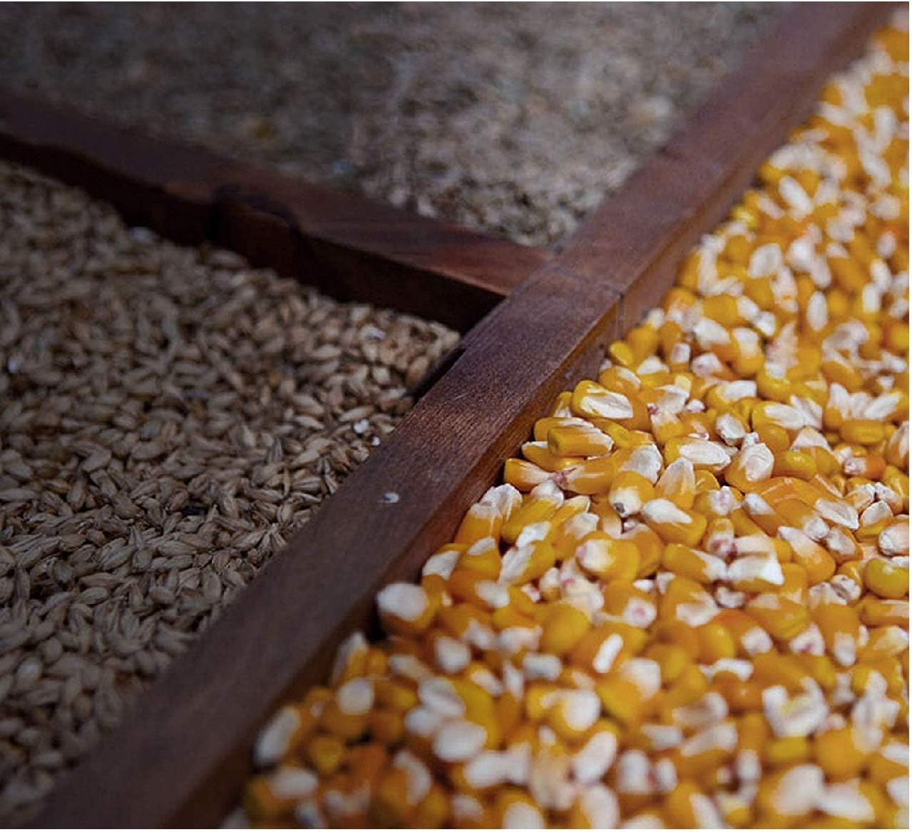 20 lb. Naturally Grown Moonshiners Blend 80% cracked Corn, 10% RYE, 10% Barley WITH YEAST