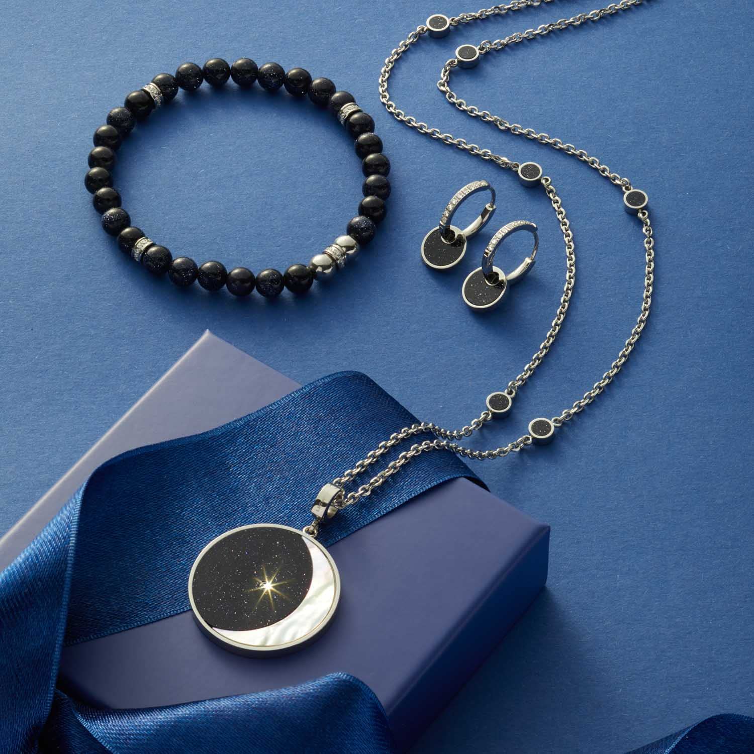 JEWELS BY LEONARDO Loreto Armband aus Edelstahl 1 Stück, elastisches Blaufluss-Perlenarmband mit zirkoniabesetzten Rondellen blau silber, Damenschmuck, 022156