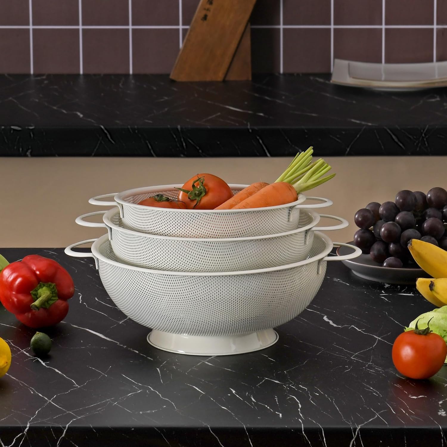 Edelstahl Sieb Set, 3-Teiliges Stapelbares Nudelsieb, 2/3/4,5 Liter Seiher, Küchensieb für Nudeln, Obst, Gemüse, Reis, BPA-Frei, Spülmaschinenfest (Creme)