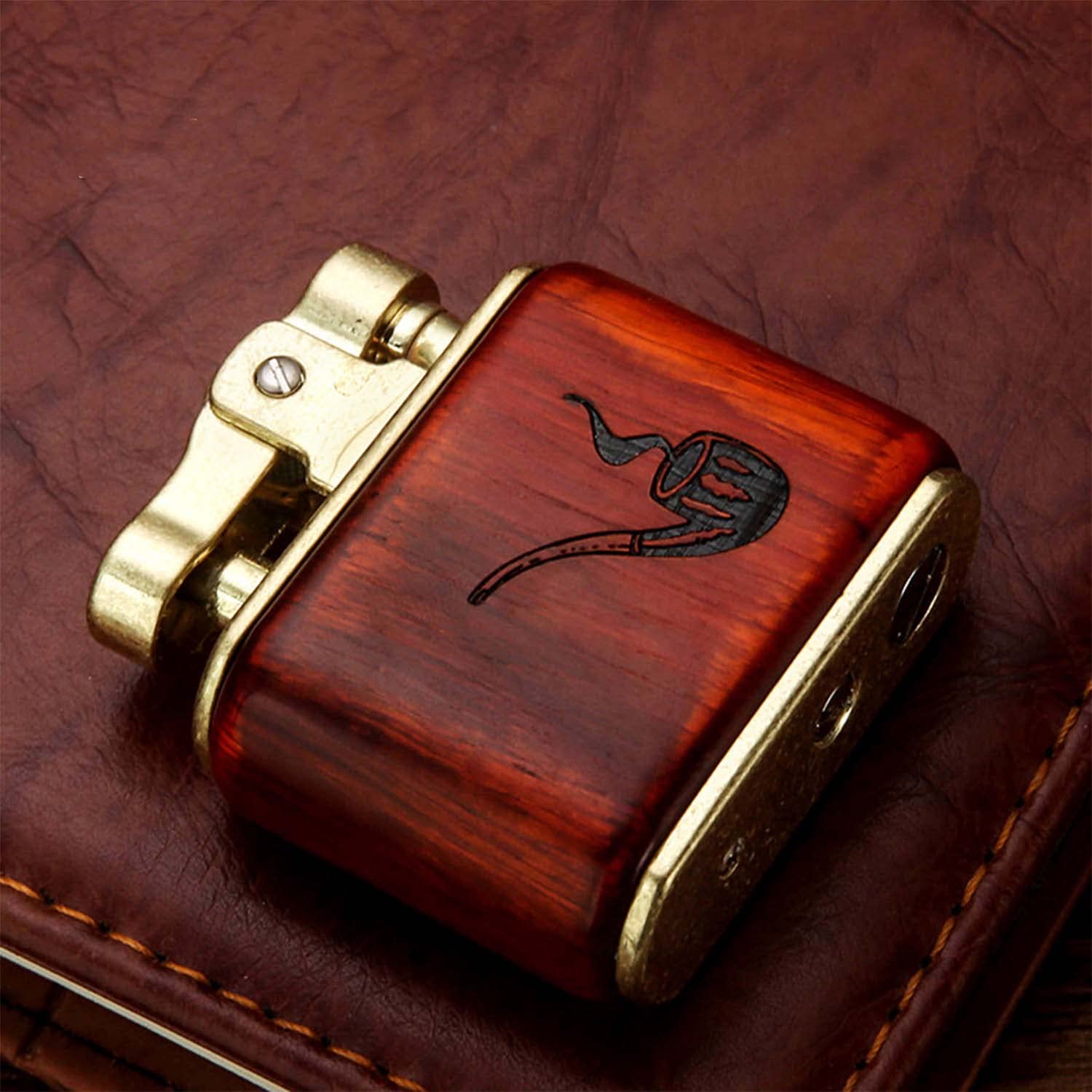 Briquet à Kérosène Rétro Personnalité Nostalgique Artisanat en Rondins Gravure Laser Appuyez pour Tirer Briquet à l'huile pour Homme Papa Mari (Carburant Non Inclus),Pipe