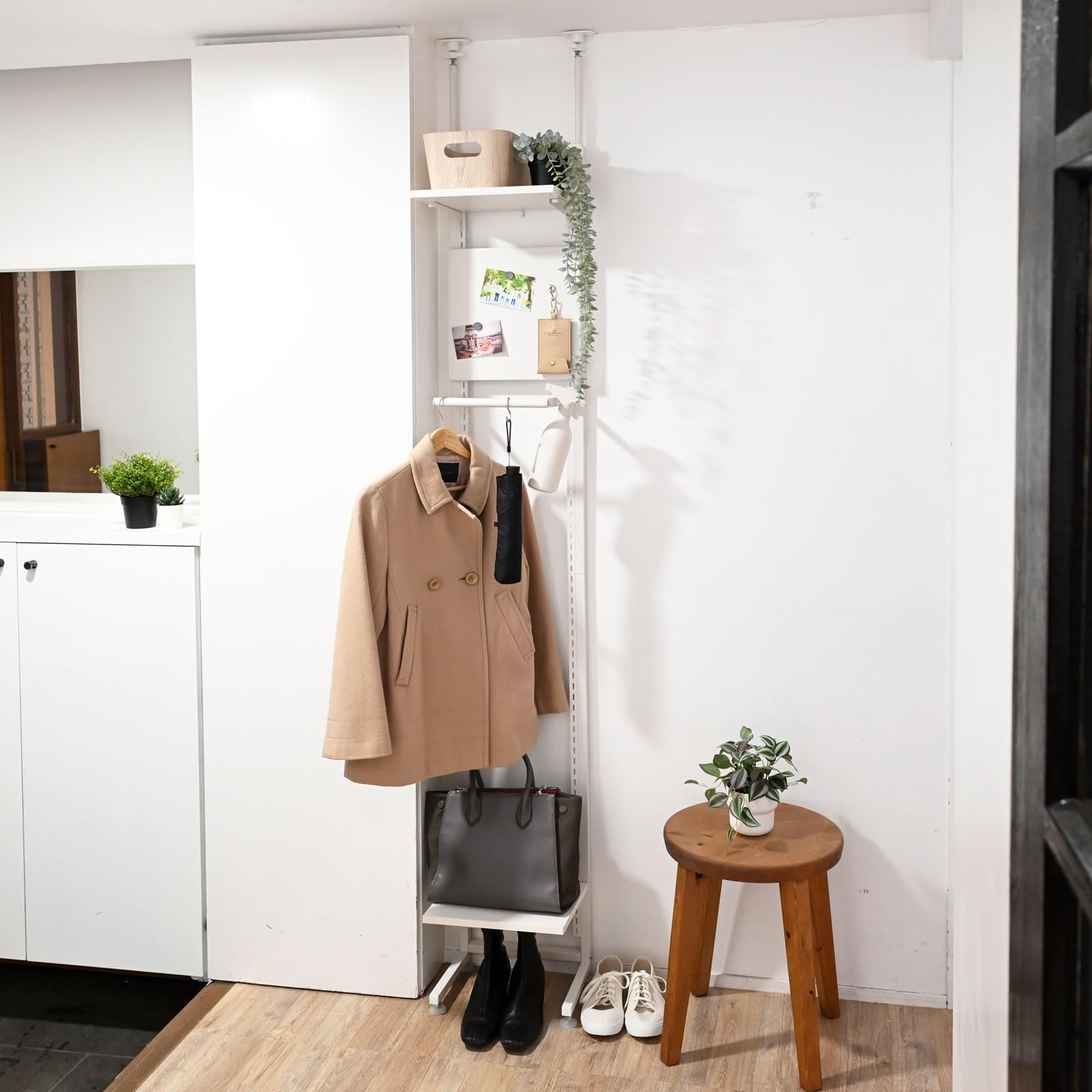 Amazon|山善(YAMAZEN) 突っ張り ラック ハンガーラック スリム 玄関 Amazon|山善(YAMAZEN) 突っ張り ラック ハンガーラック スリム 玄関