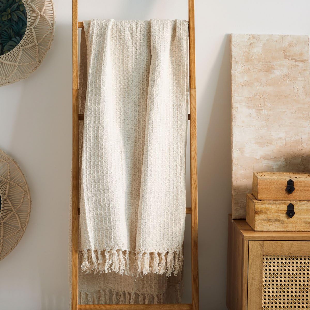 HOMLA Vaffel Bawełniany pled z frędzlami – miękki koc na kanapę i łóżko – subtelna dzianina bawełniana – 130 x 170 cm – naturalny kolor